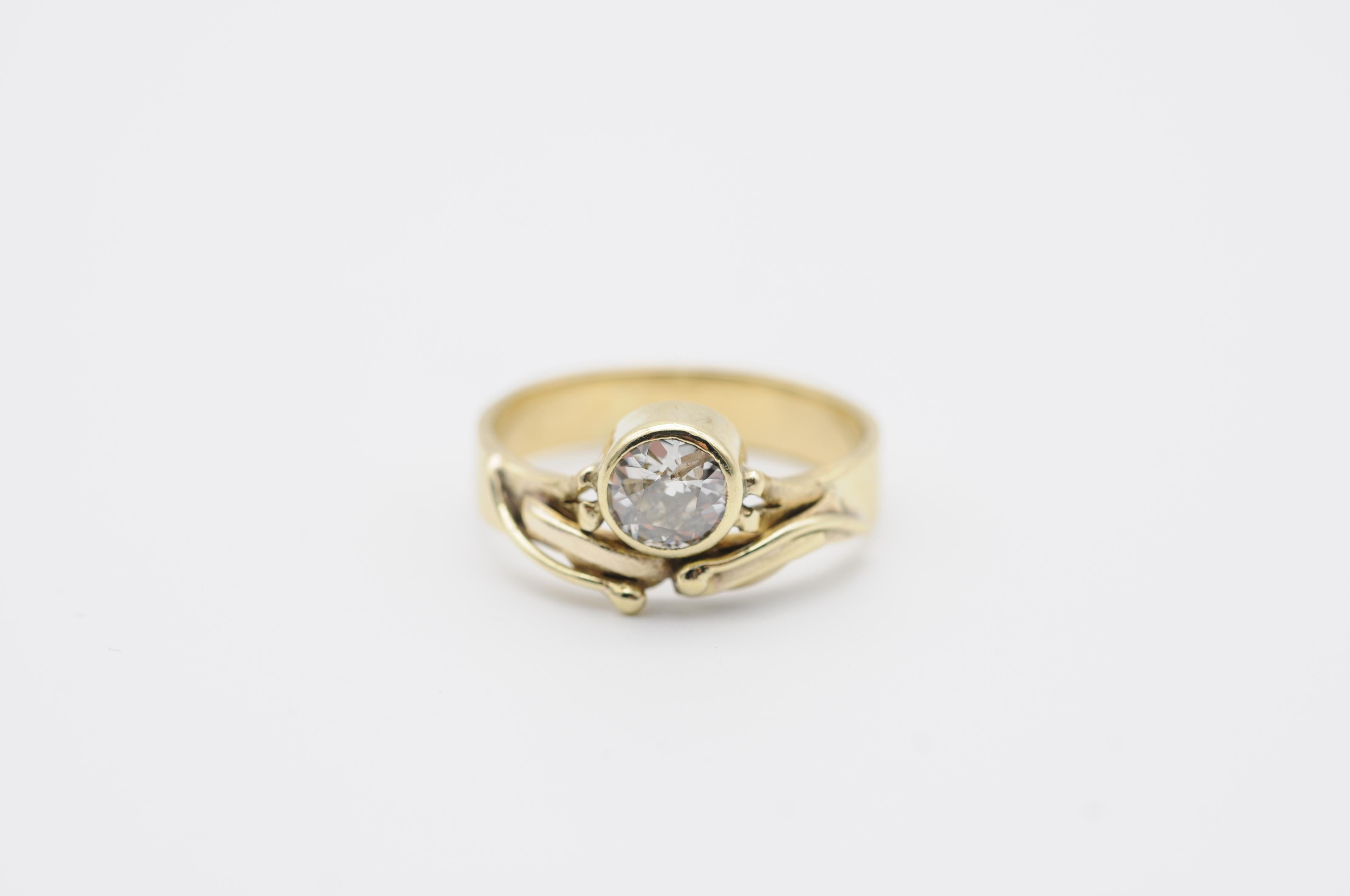 Diamond 1 Ct. Solitaire Brilliant Ring Art Nouveau, 14k Yellow Gold In Good Condition For Sale In Berlin, BE