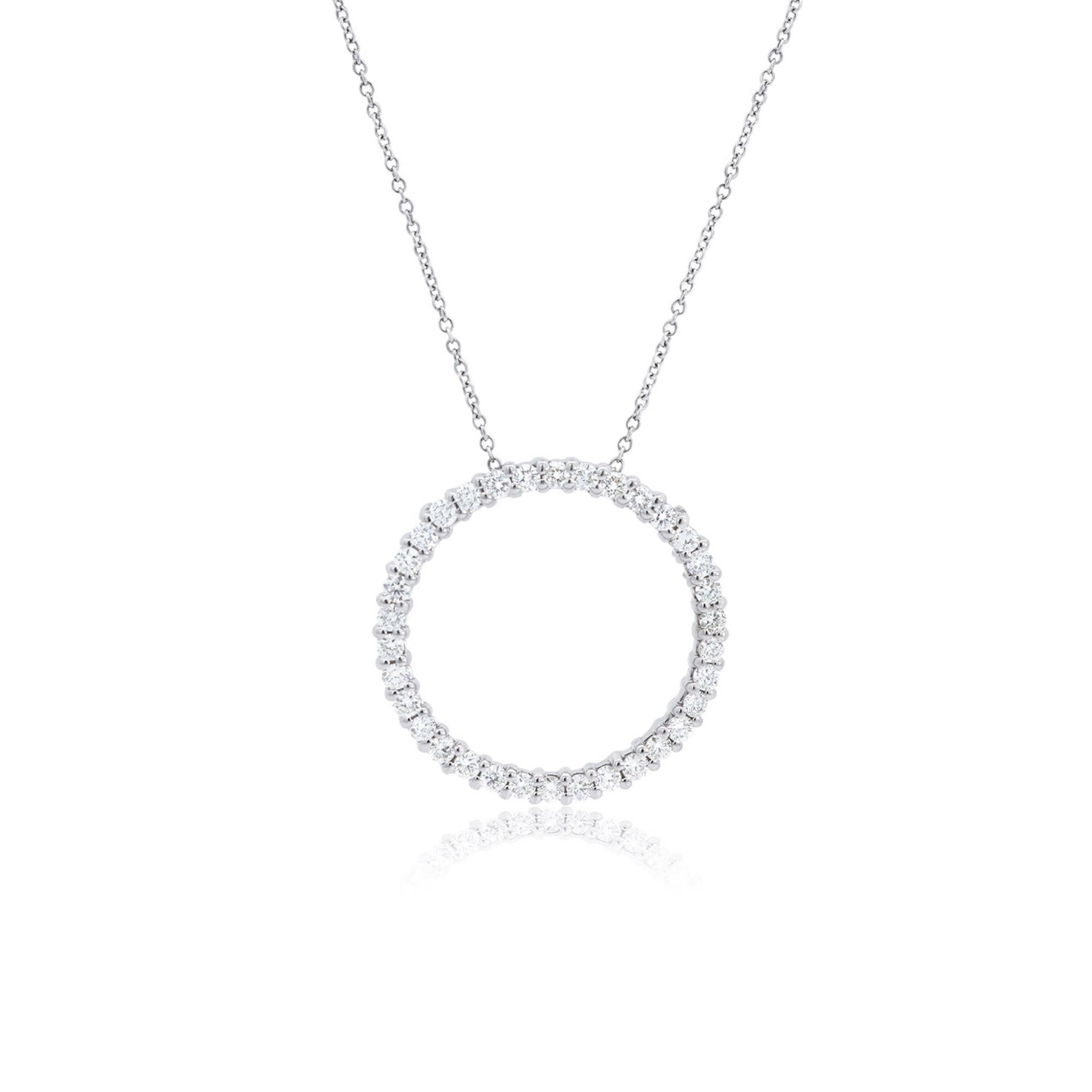 Collier à pendentif circulaire en or blanc 14 carats et diamant blanc 1 CTW Neuf - En vente à GREAT NECK, NY