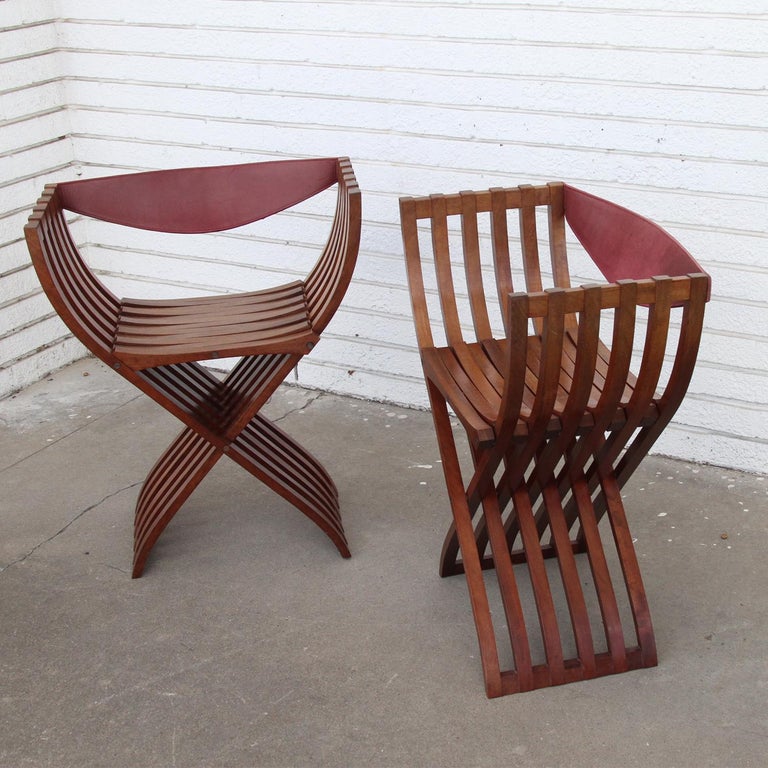 1 Curule Chair in the Style of Pierre Paulin In Good Condition For Sale In Pasadena, TX