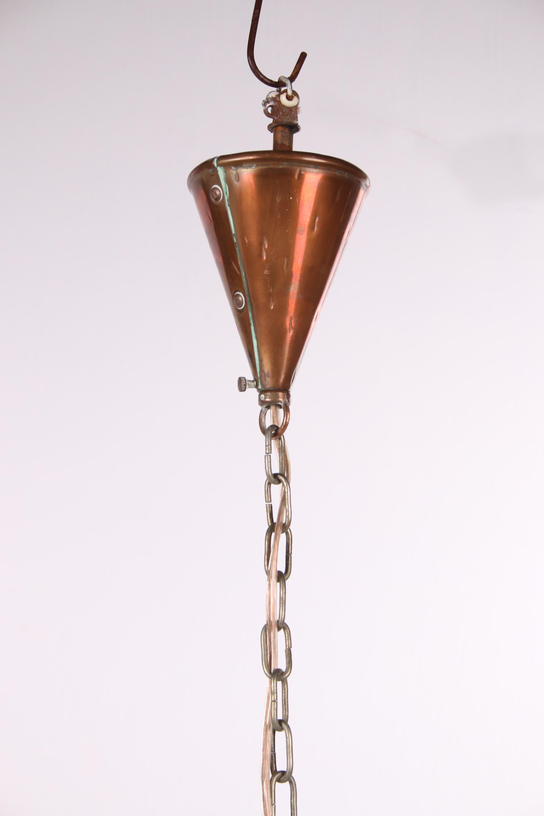 1   Lampe suspendue danoise en cuivre martelé à la main par E.S Horn Aalestrup, années 50 en vente 3