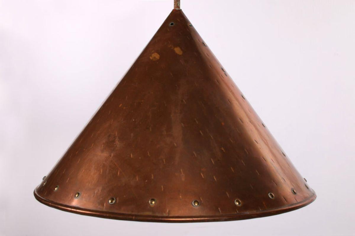 1   Danish Hand-hammered Copper Pendant Lamp by E.S Horn Aalestrup, 50s

Danish hanging lamp, this lamp is hand-hammered copper from E.S Horn Aalestrup. Hand-beaten copper gives a craftsmanship to the hanging lamp.

The cable is ''hidden'' in the