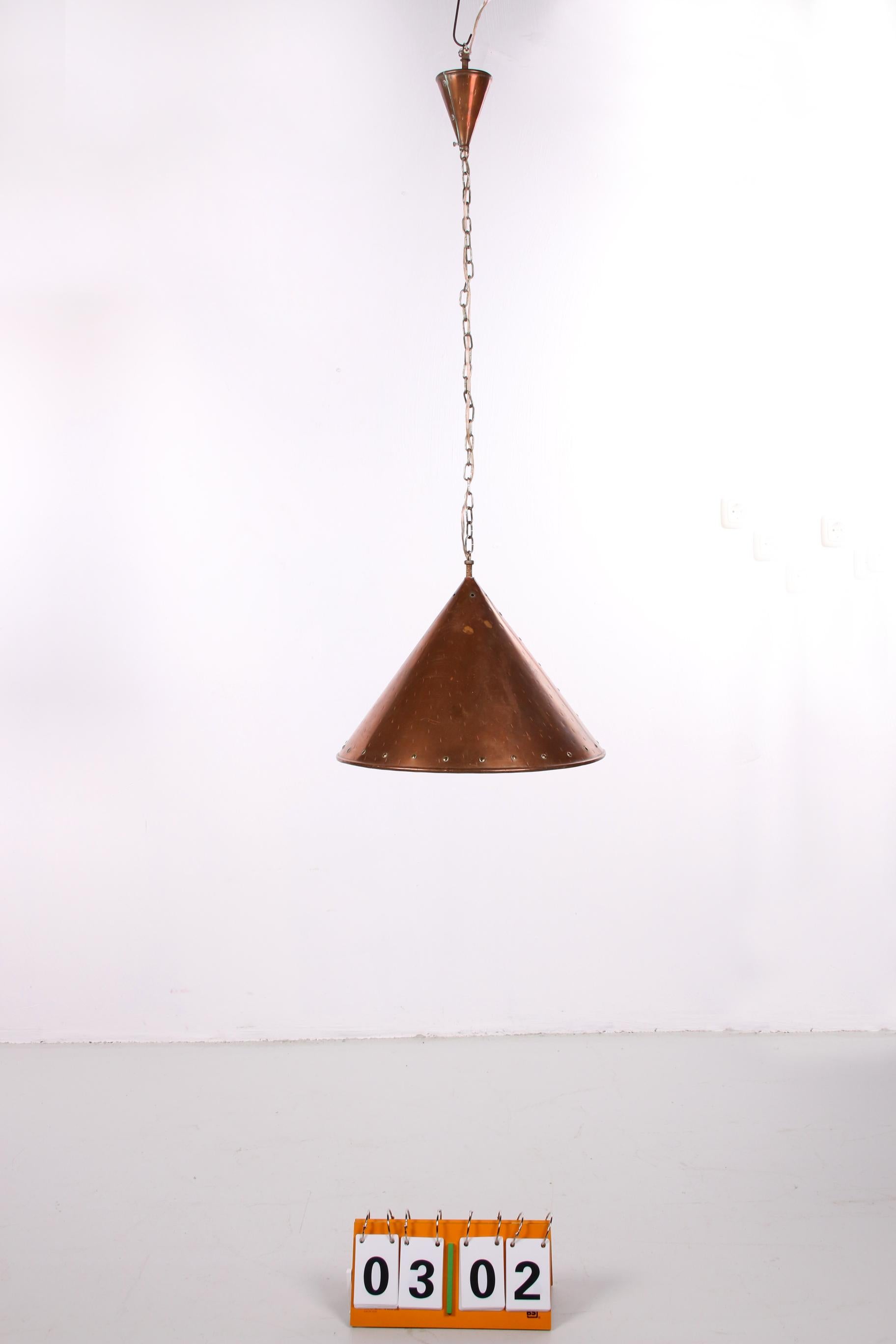 1   Lampe suspendue danoise en cuivre martelé à la main par E.S Horn Aalestrup, années 50 en vente 2