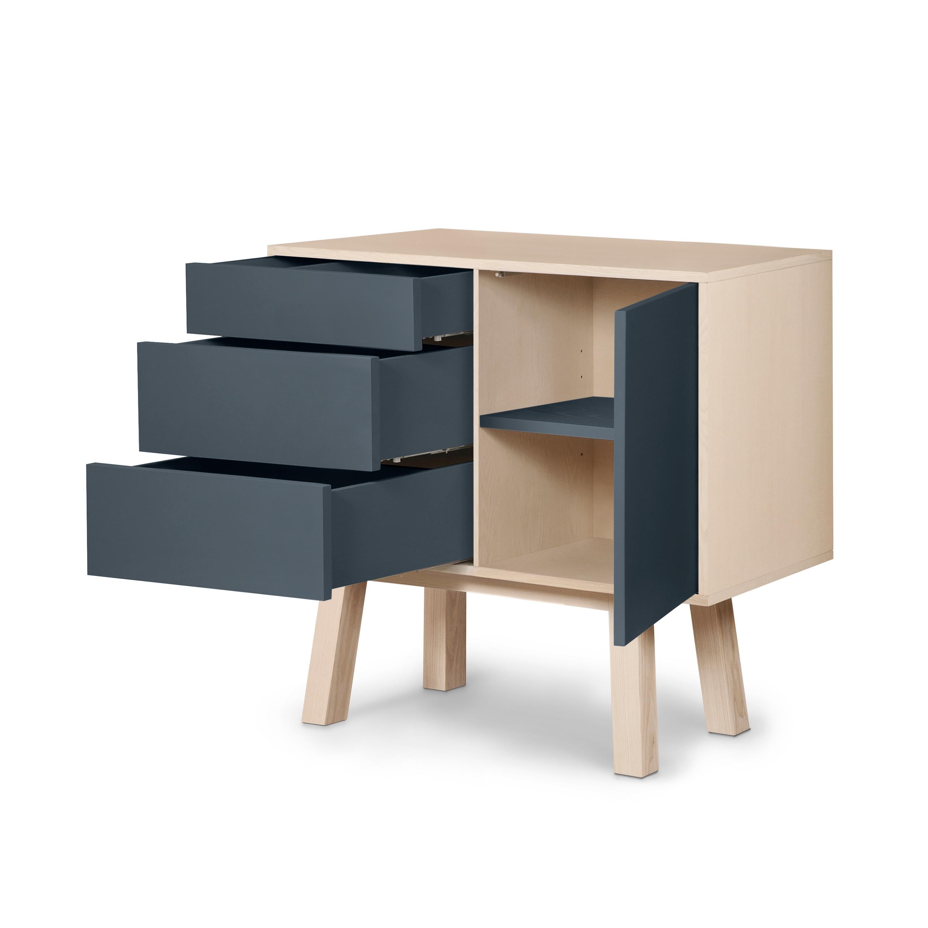 Skandinavischer Schrank mit 1 Tür + 3 Schubladen, entworfen von Eric Gizard, Paris (Skandinavische Moderne) im Angebot