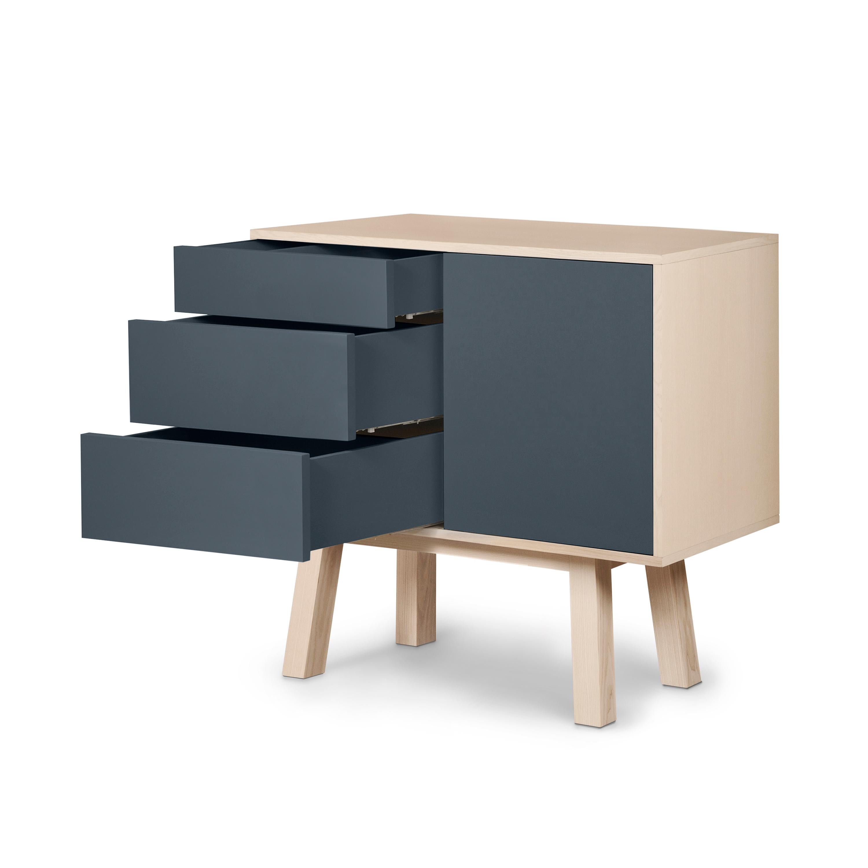 Skandinavischer Schrank mit 1 Tür + 3 Schubladen, entworfen von Eric Gizard, Paris (Französisch) im Angebot