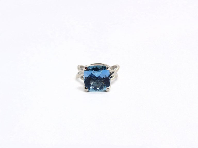 Contemporary Ring in White Gold with 1 Aquamarine Cushion Shape 11x11mm. For Sale