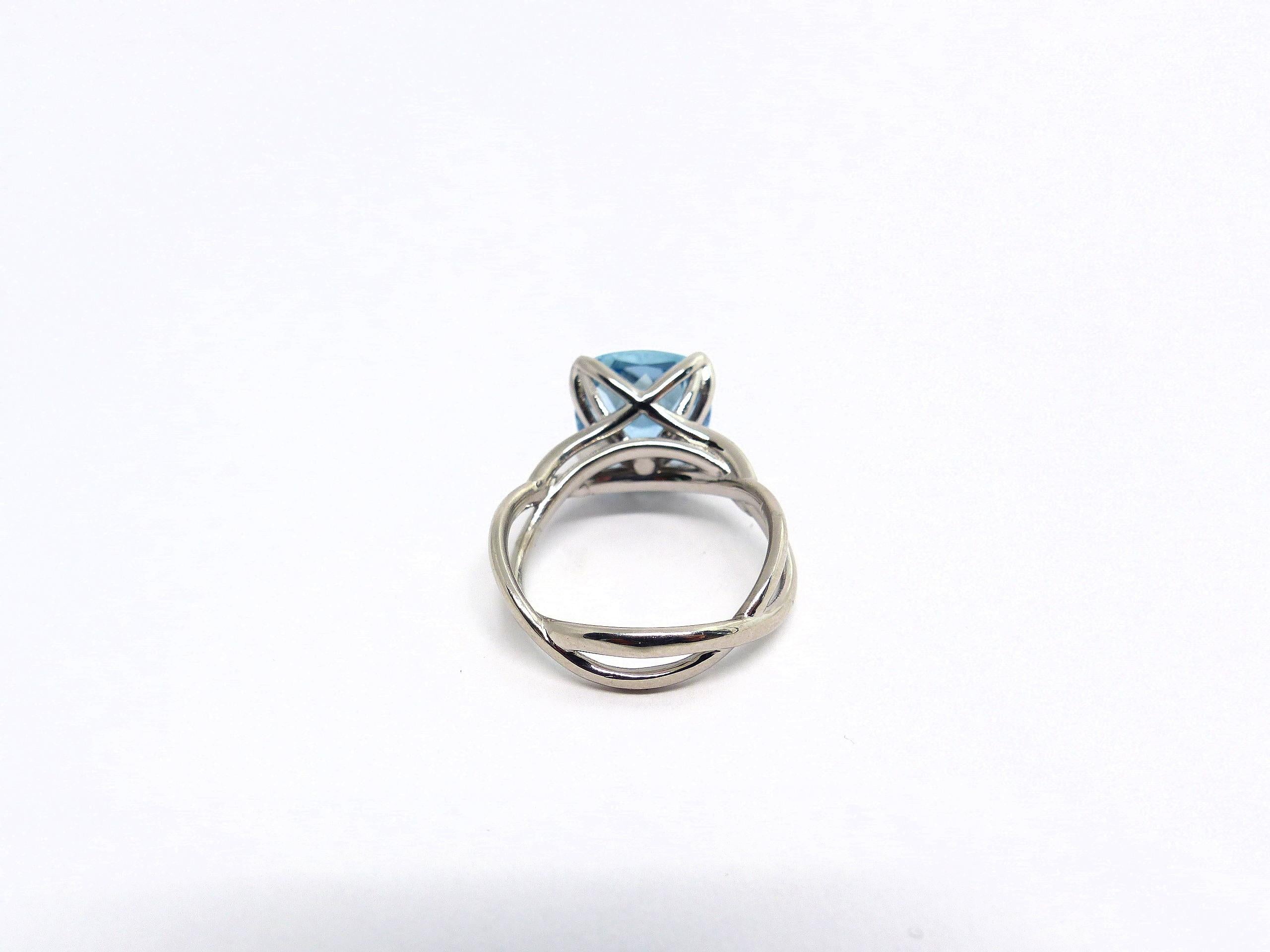 Ring in White Gold with 1 Aquamarine Cushion Shape 11x11mm. In New Condition For Sale In Idar-Oberstein, DE