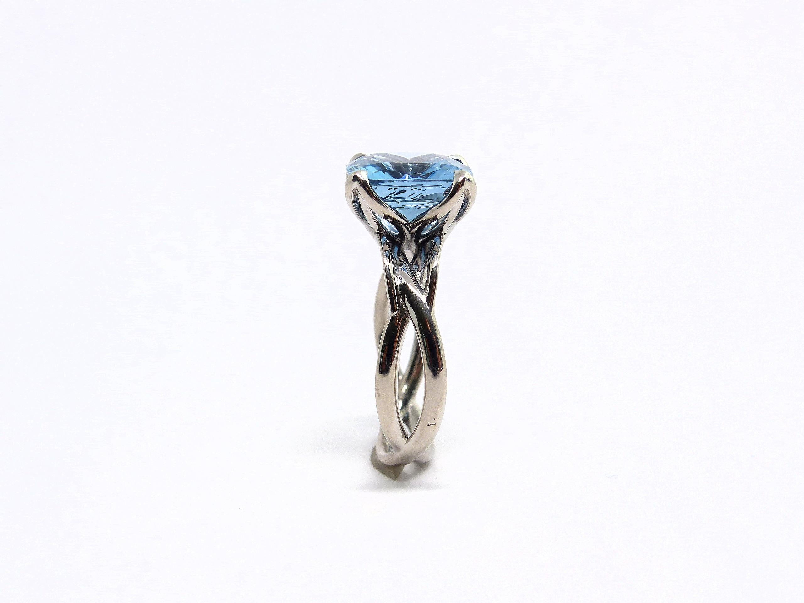 Ring in White Gold with 1 Aquamarine Cushion Shape 11x11mm. For Sale 1