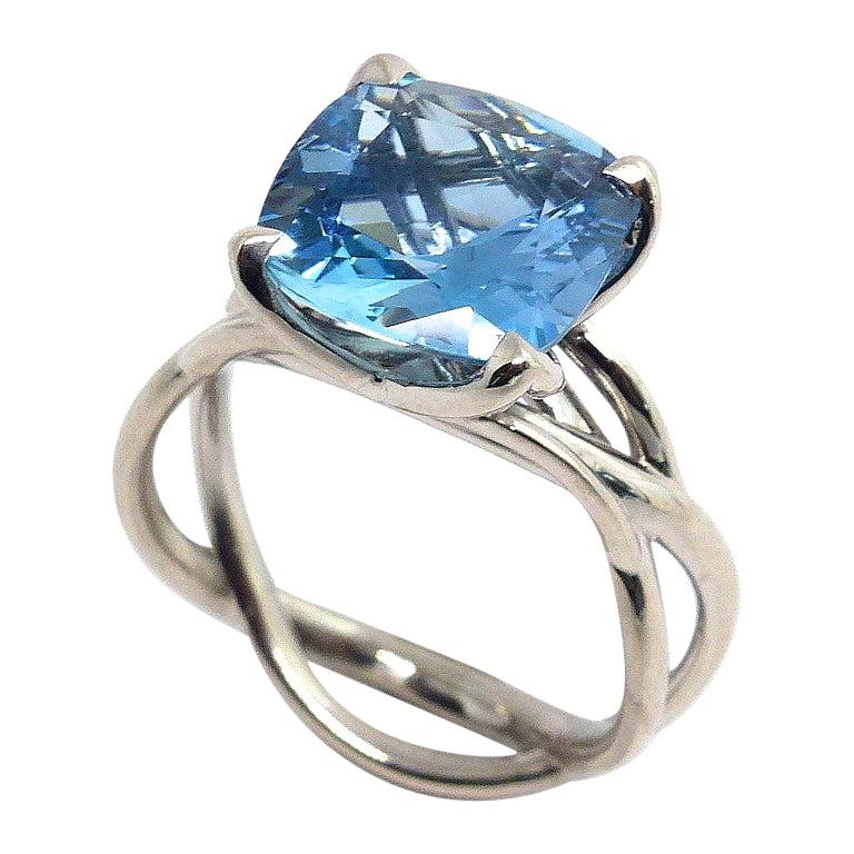 Ring in White Gold with 1 Aquamarine Cushion Shape 11x11mm. For Sale