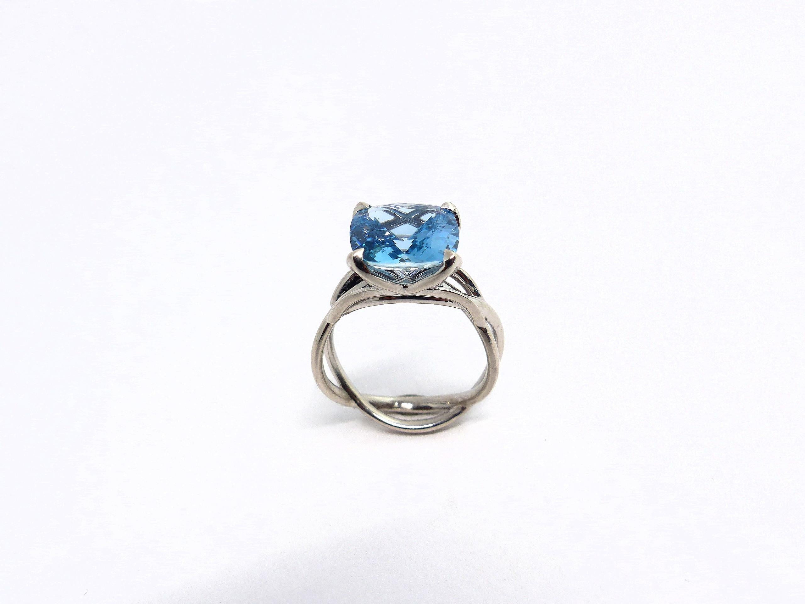 Ring in White Gold with 1 Aquamarine Cushion Shape 11x11mm. For Sale 1