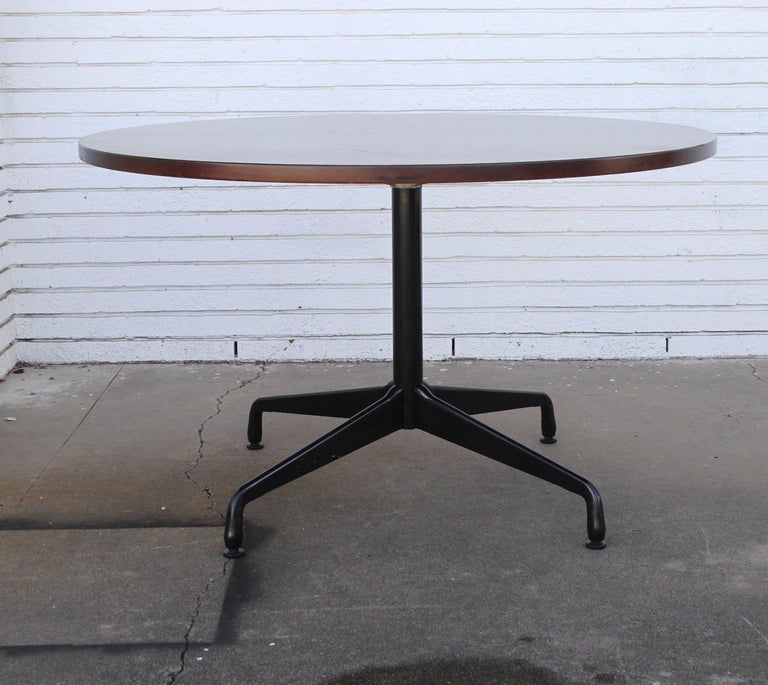 1 Herman Miller Eames Aluminum Group Table In Good Condition For Sale In Pasadena, TX
