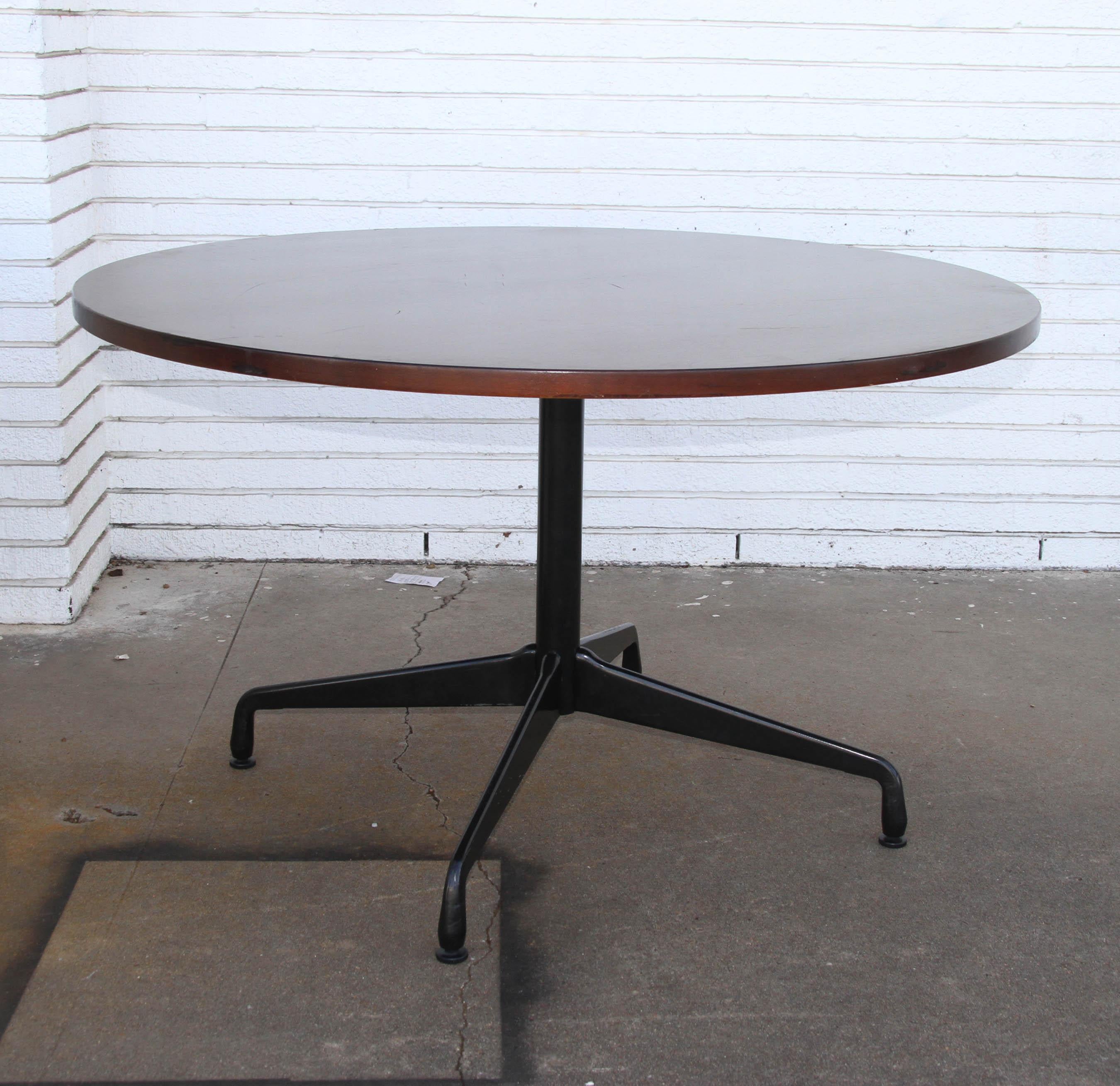 Contemporary 1 Herman Miller Eames Aluminum Group Table For Sale