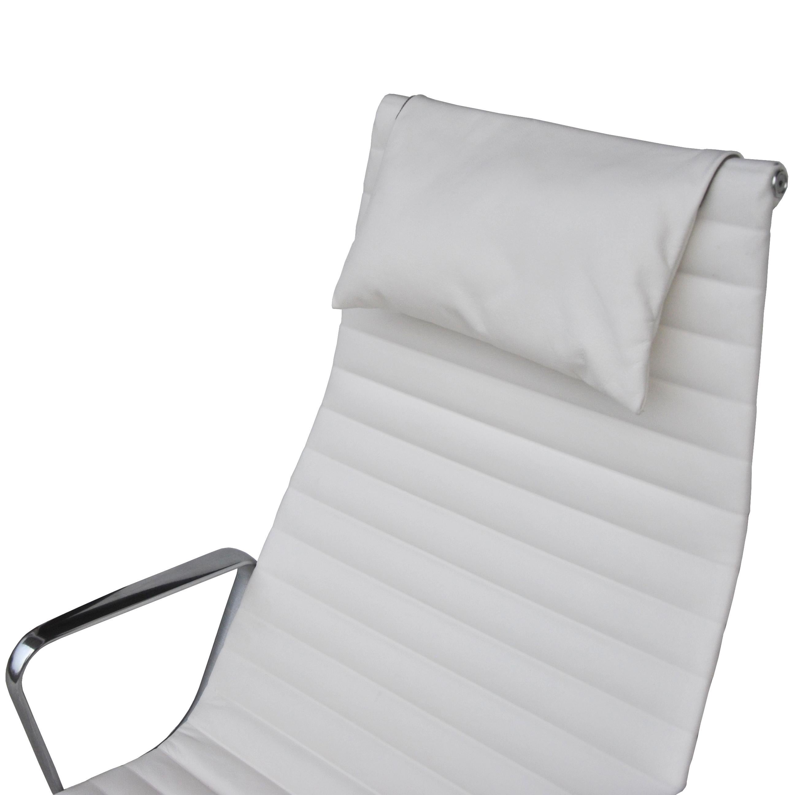'1' Herman Miller Eames Aluminum Group Lounge Chair 3