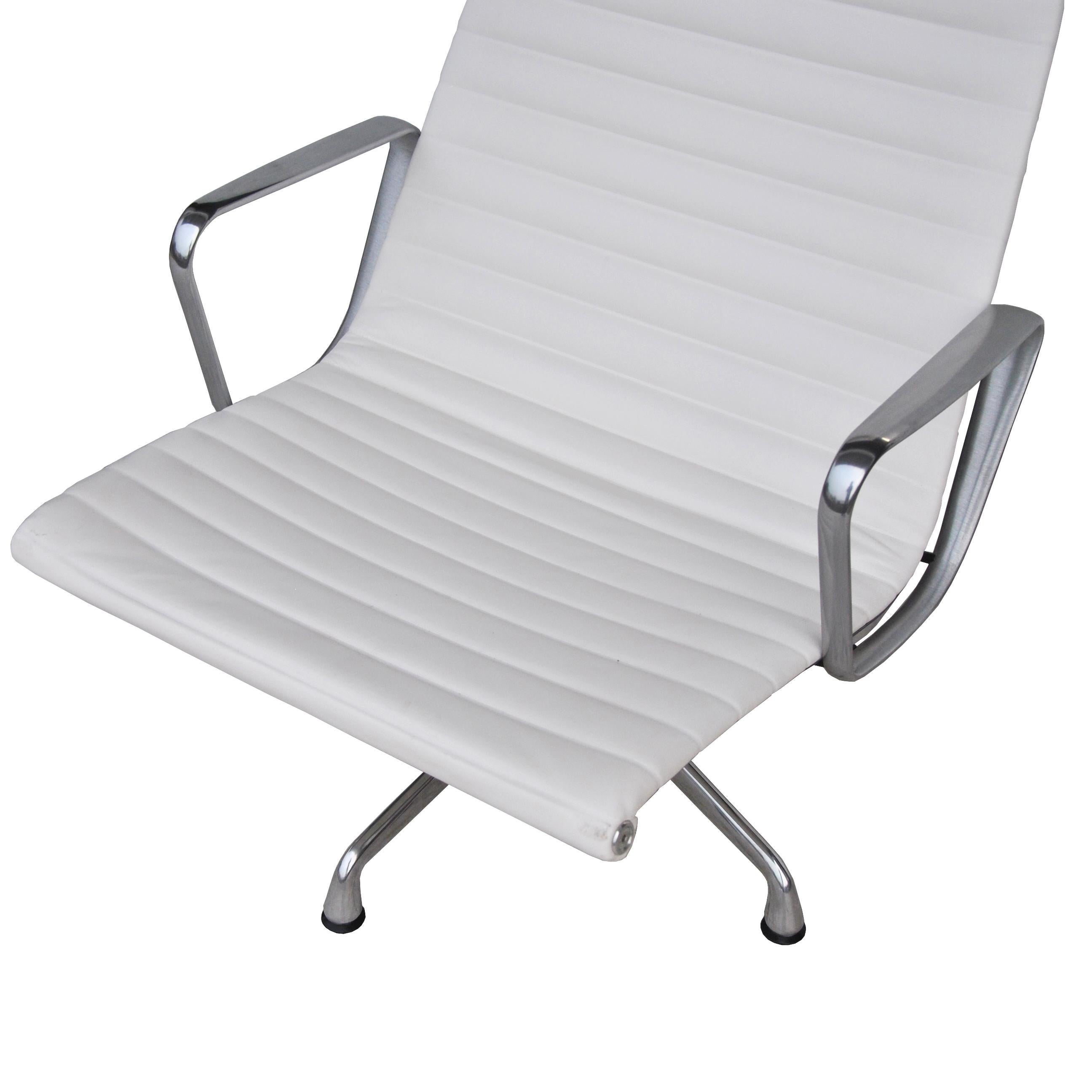 '1' Herman Miller Eames Aluminum Group Lounge Chair 2