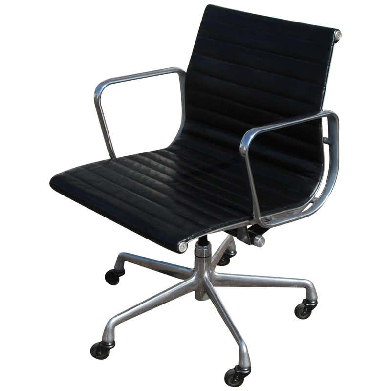 Eames padded management chair Clearance