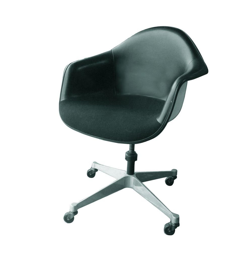 Classic Mid-Century Modern office chair on swivel base in black vinyl with molded fiberglass shell on aluminum base.

Adjustable seat height from: 17.5