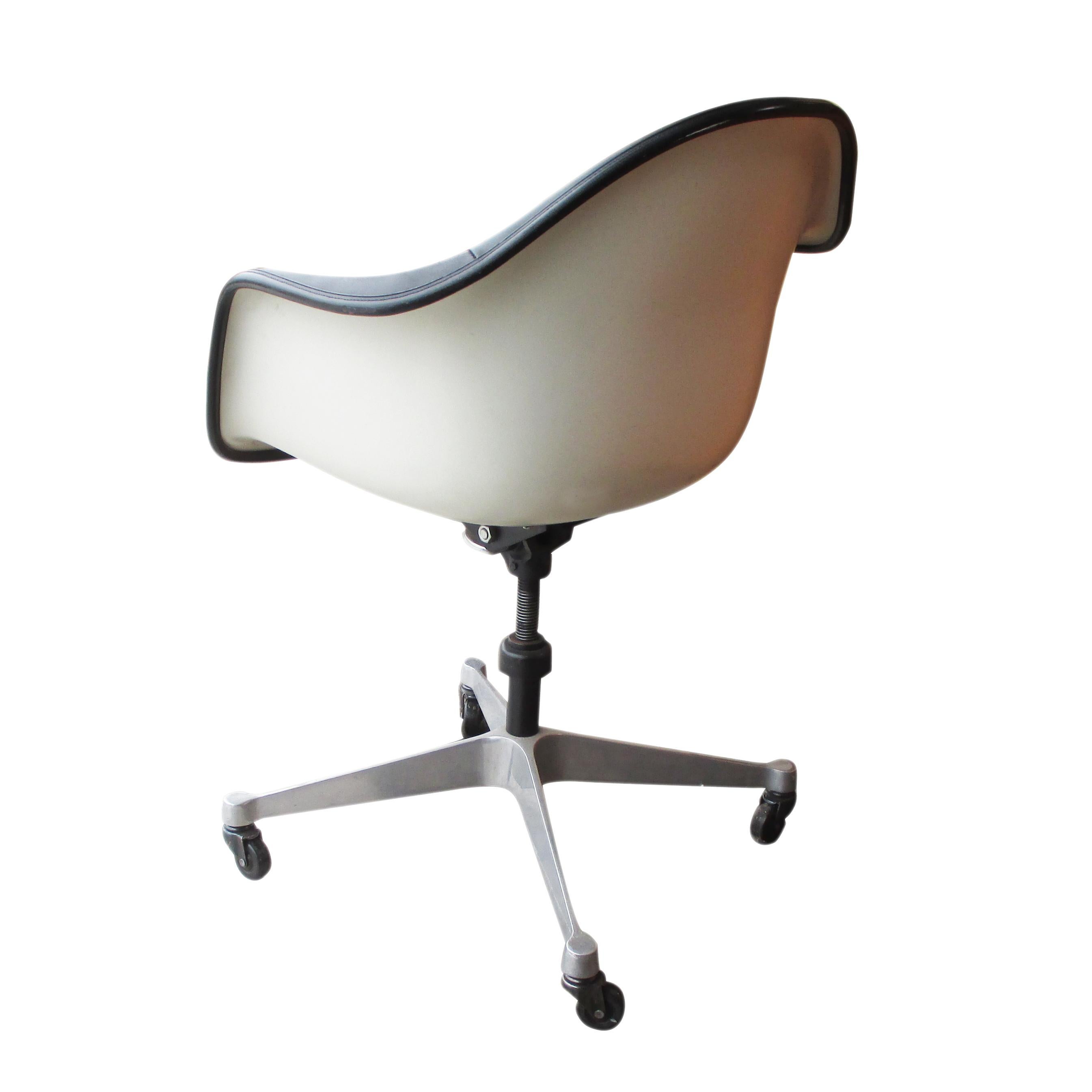 Mid-Century Modern 1 Herman Miller Eames Fiberglass Vinyl Shell Chair on Castors