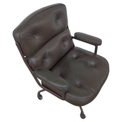 1 Herman Miller Time Life Büro Chefsessel aus Leder mit 4-Sterne-Sockel