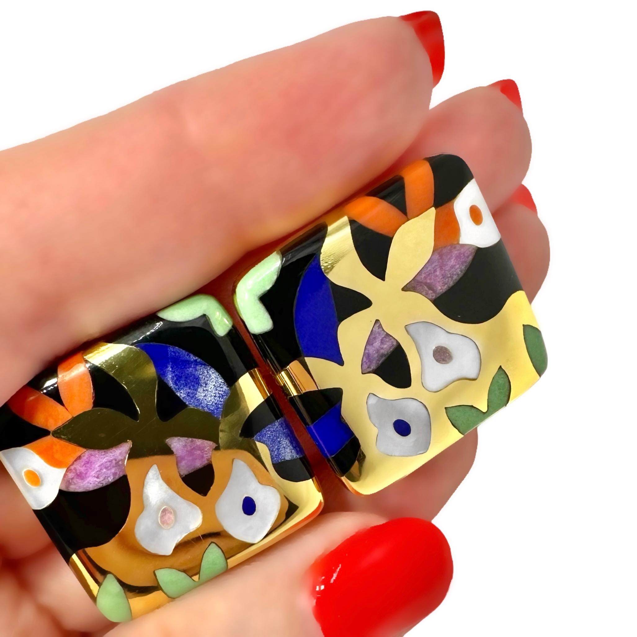 Asch Grossbardt, boucles d'oreilles en or jaune avec motif floral incrusté de pierres de 1 pouce par 1 pouce en vente 7
