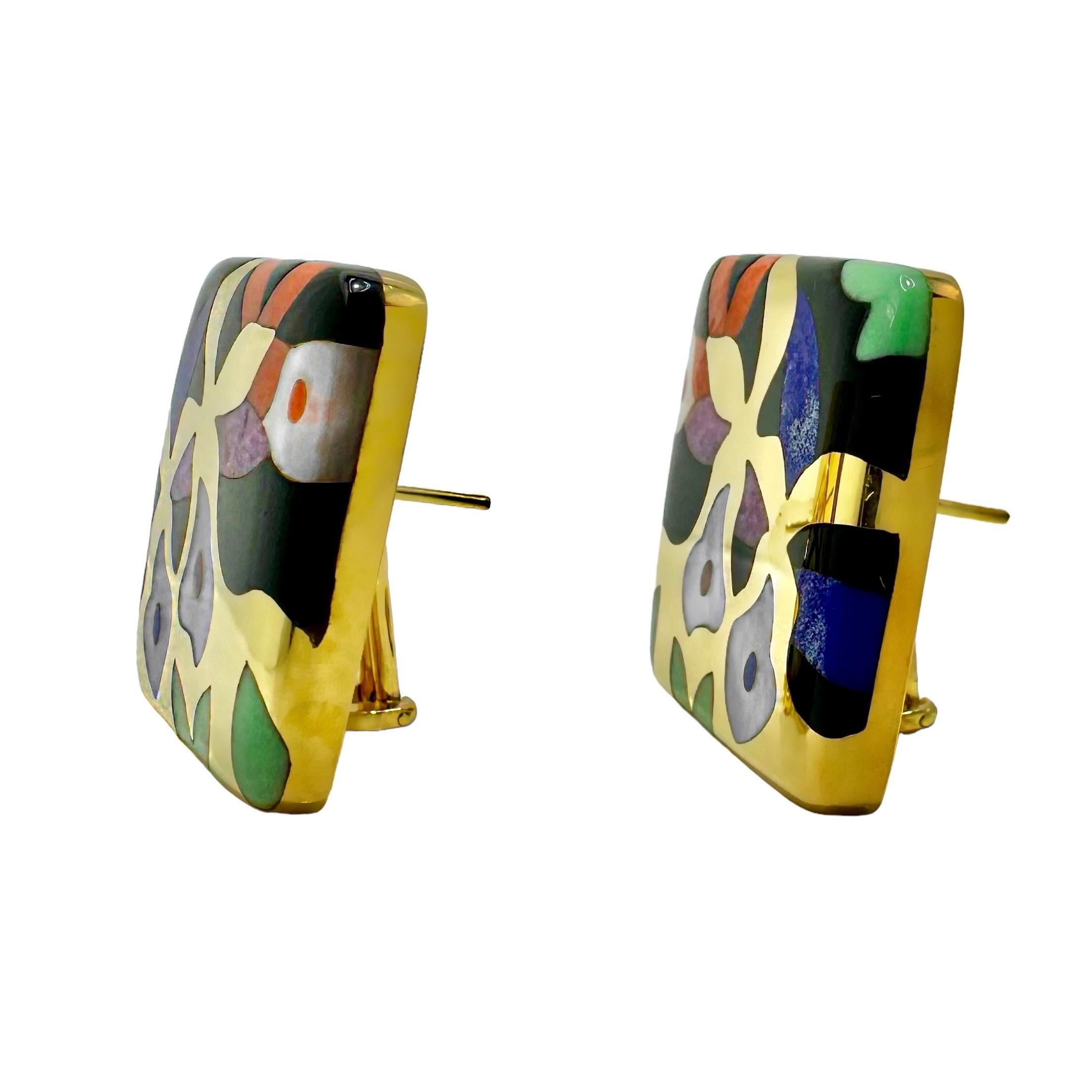 Asch Grossbardt, boucles d'oreilles en or jaune avec motif floral incrusté de pierres de 1 pouce par 1 pouce Bon état - En vente à Palm Beach, FL