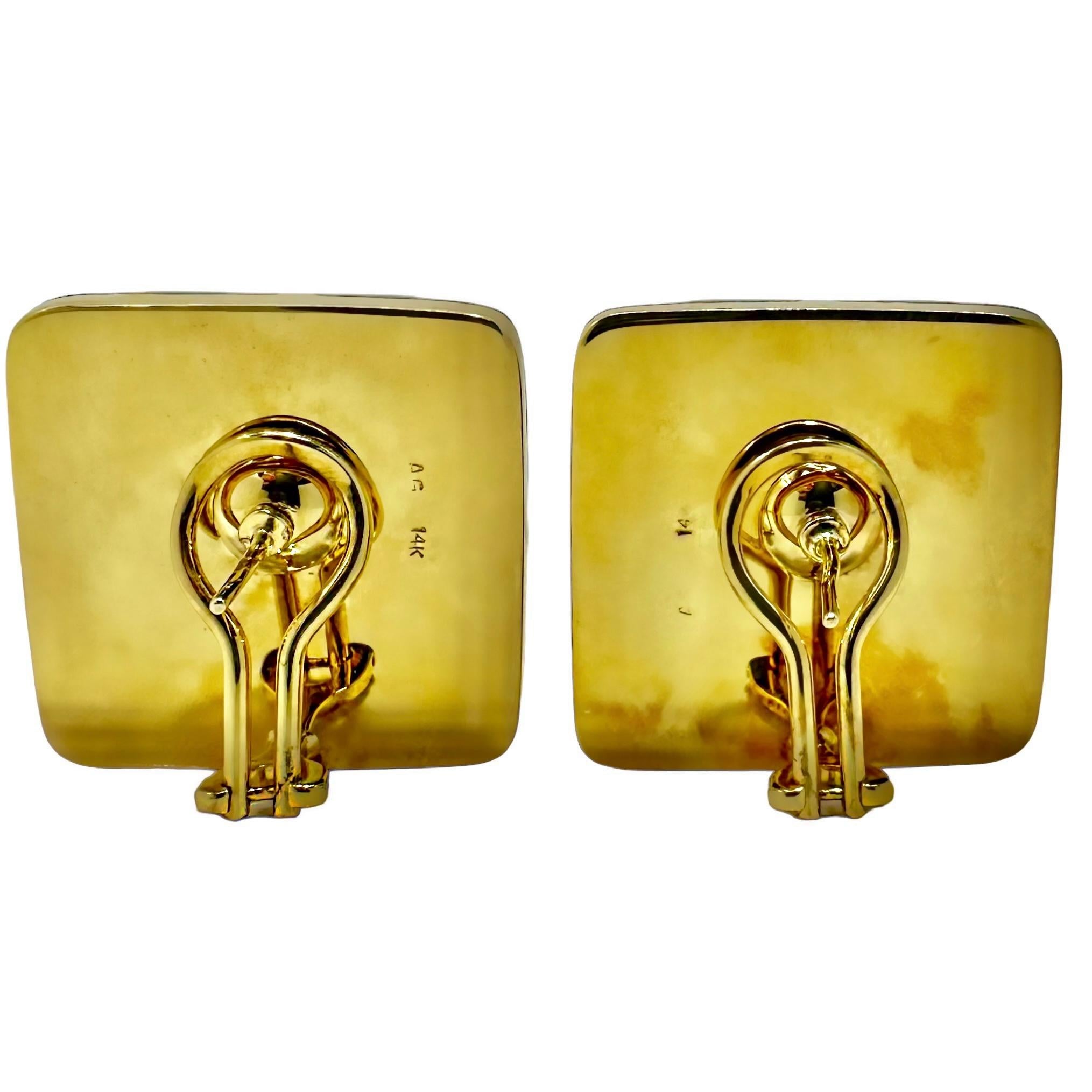 Asch Grossbardt, boucles d'oreilles en or jaune avec motif floral incrusté de pierres de 1 pouce par 1 pouce en vente 1