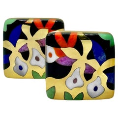 Pendientes de oro amarillo Asch Grossbardt de 1 pulgada por 1 pulgada con diseño floral y piedras incrustadas