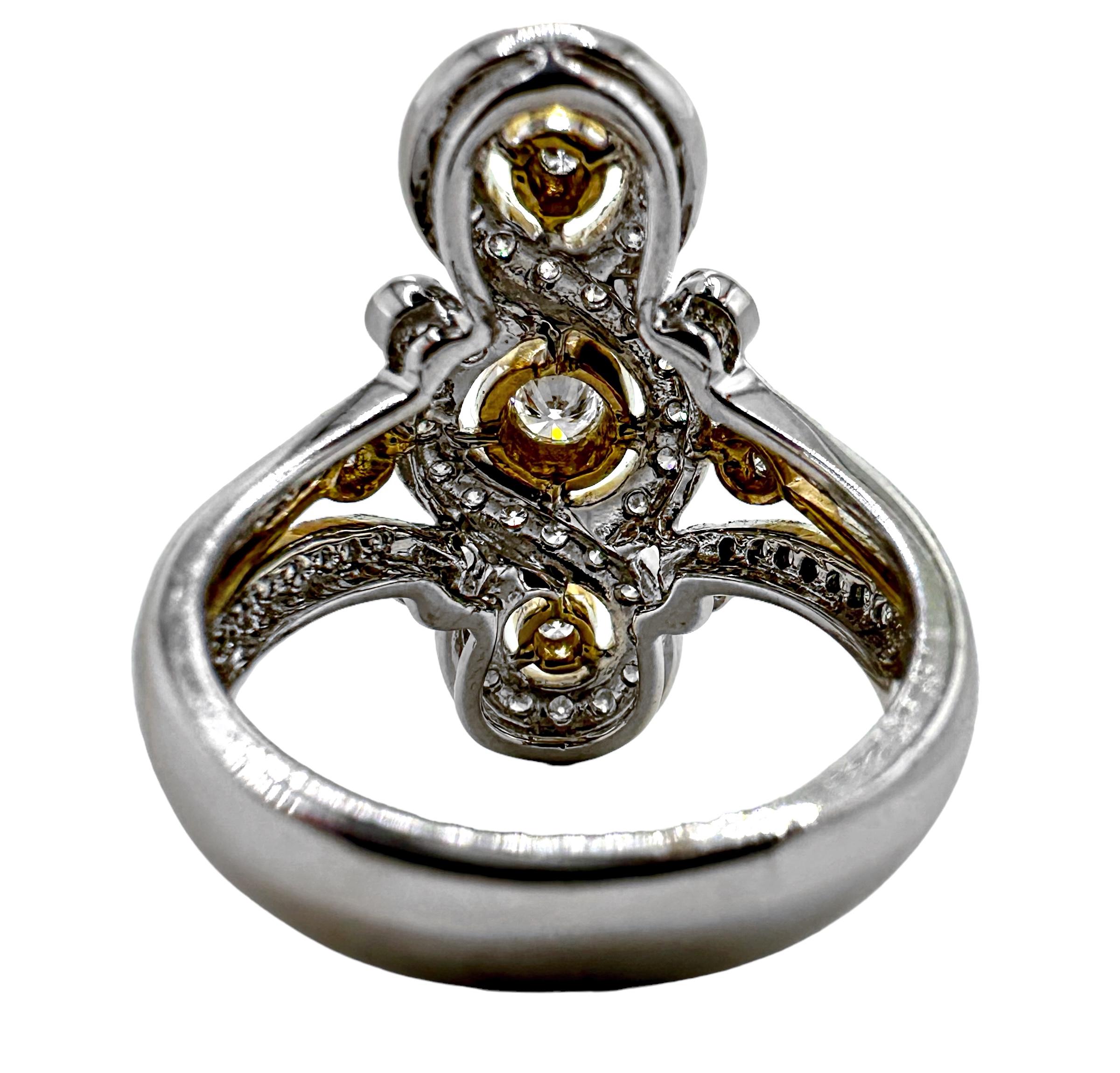 Taglio rotondo Anello lungo 1 pollice in oro bicolore in stile antico con diamanti in vendita