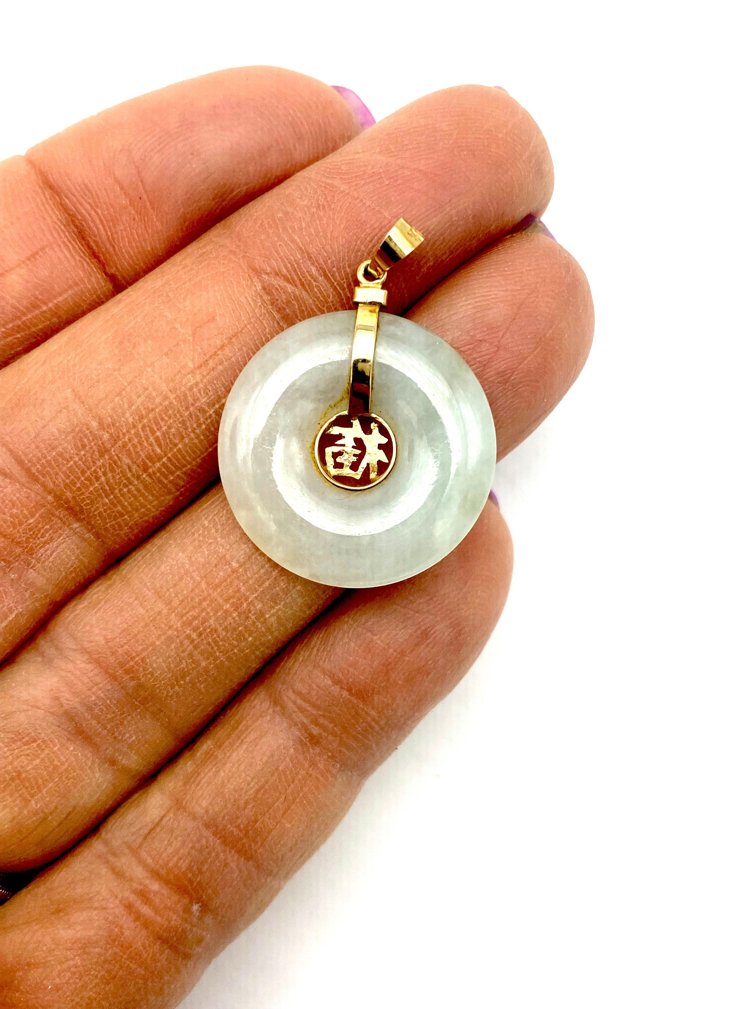 Pendentif Good Luck en or jaune 14 carats Bon état à Laguna Hills, CA