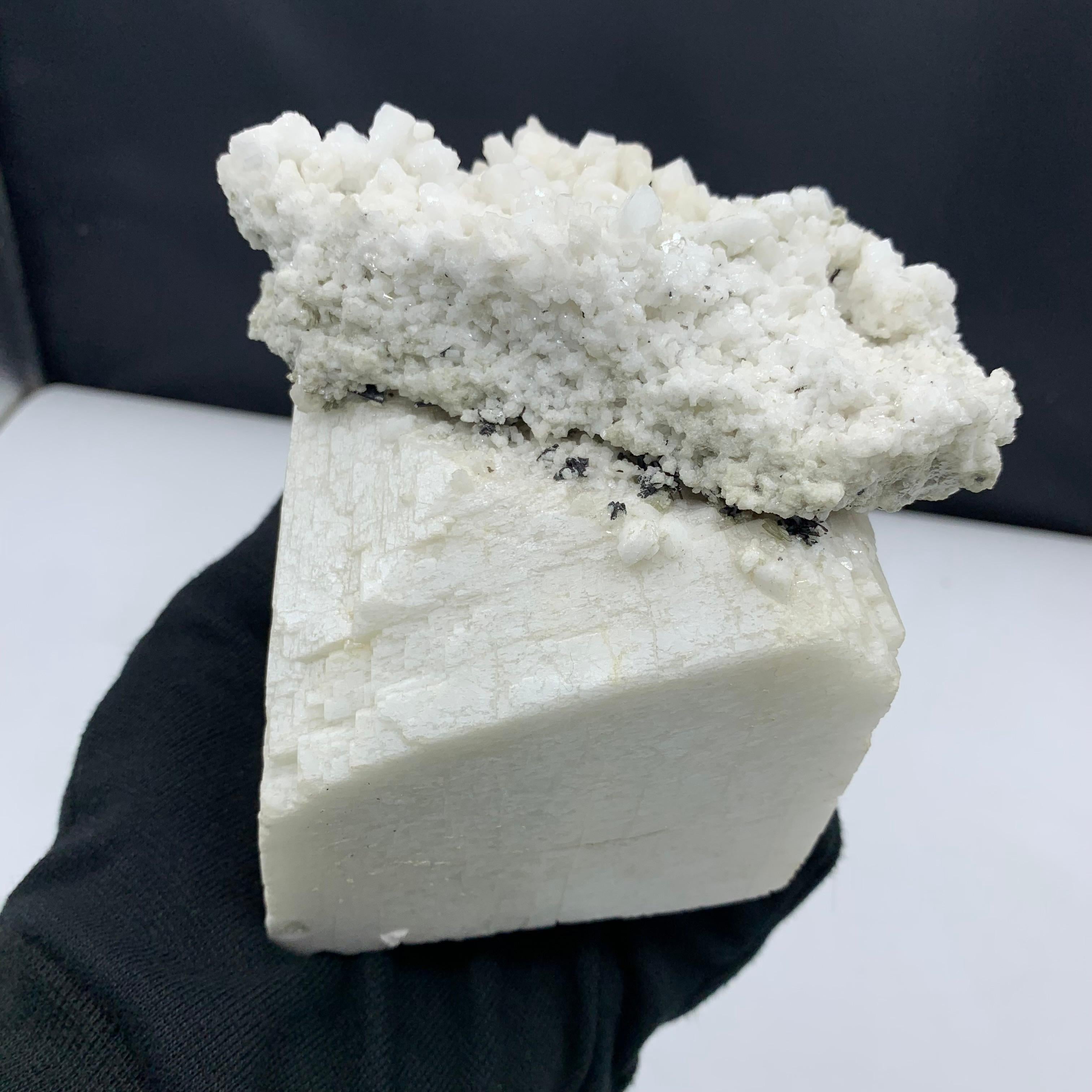 Adam Style 1 kg plus feldspar Specimen From Skardu Valley, Gilgit Baltistan Pakistan For Sale