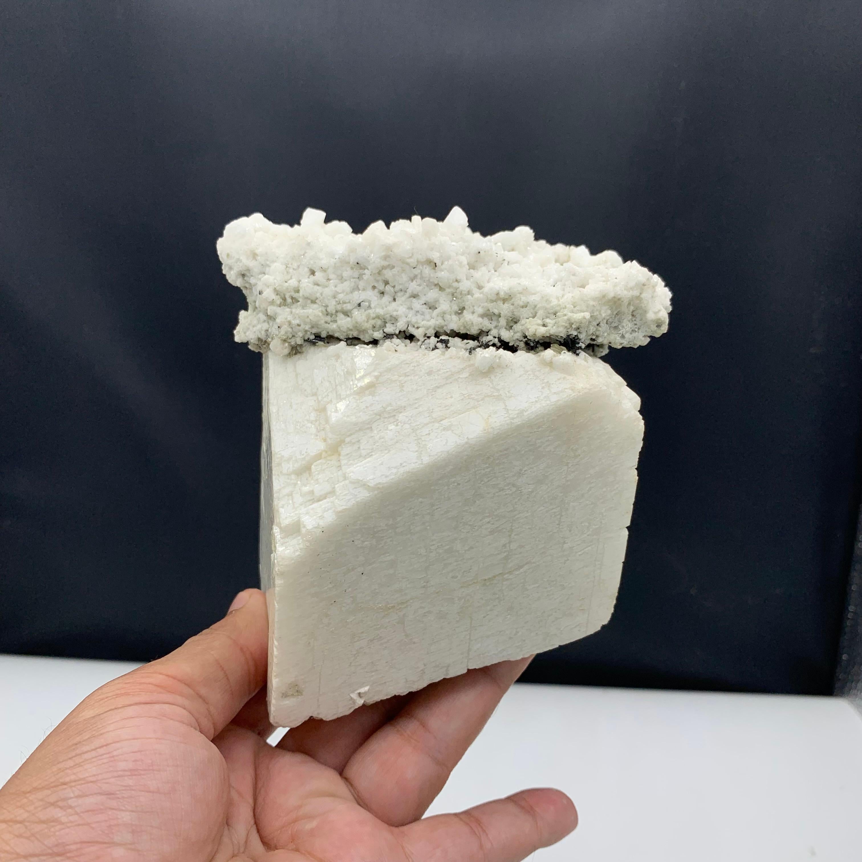 Rock Crystal 1 kg plus feldspar Specimen From Skardu Valley, Gilgit Baltistan Pakistan For Sale