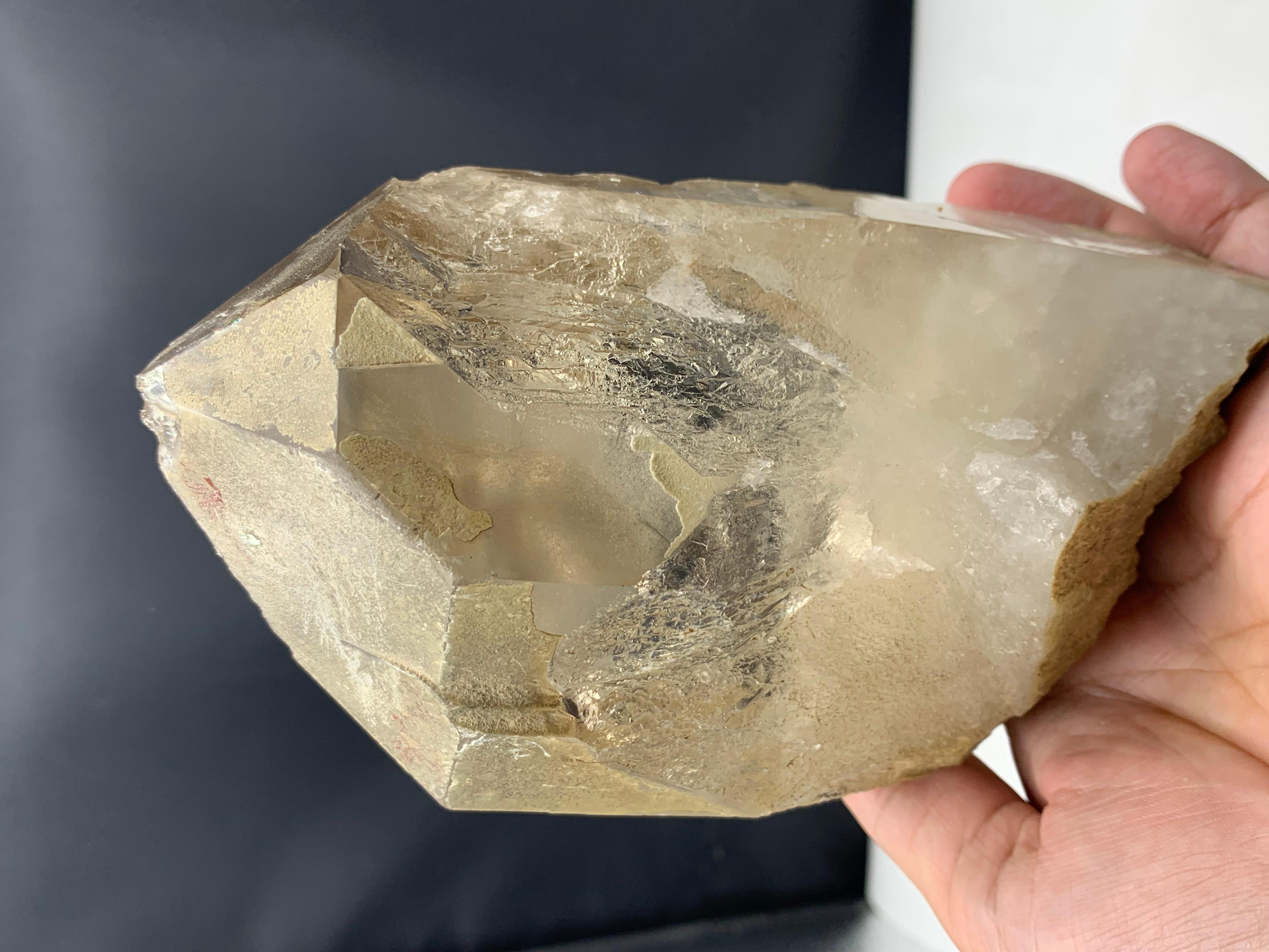 1 Kg plus Gigantic Smoky Quartz From Kunar, Afghanistan  In Good Condition For Sale In Peshawar, PK