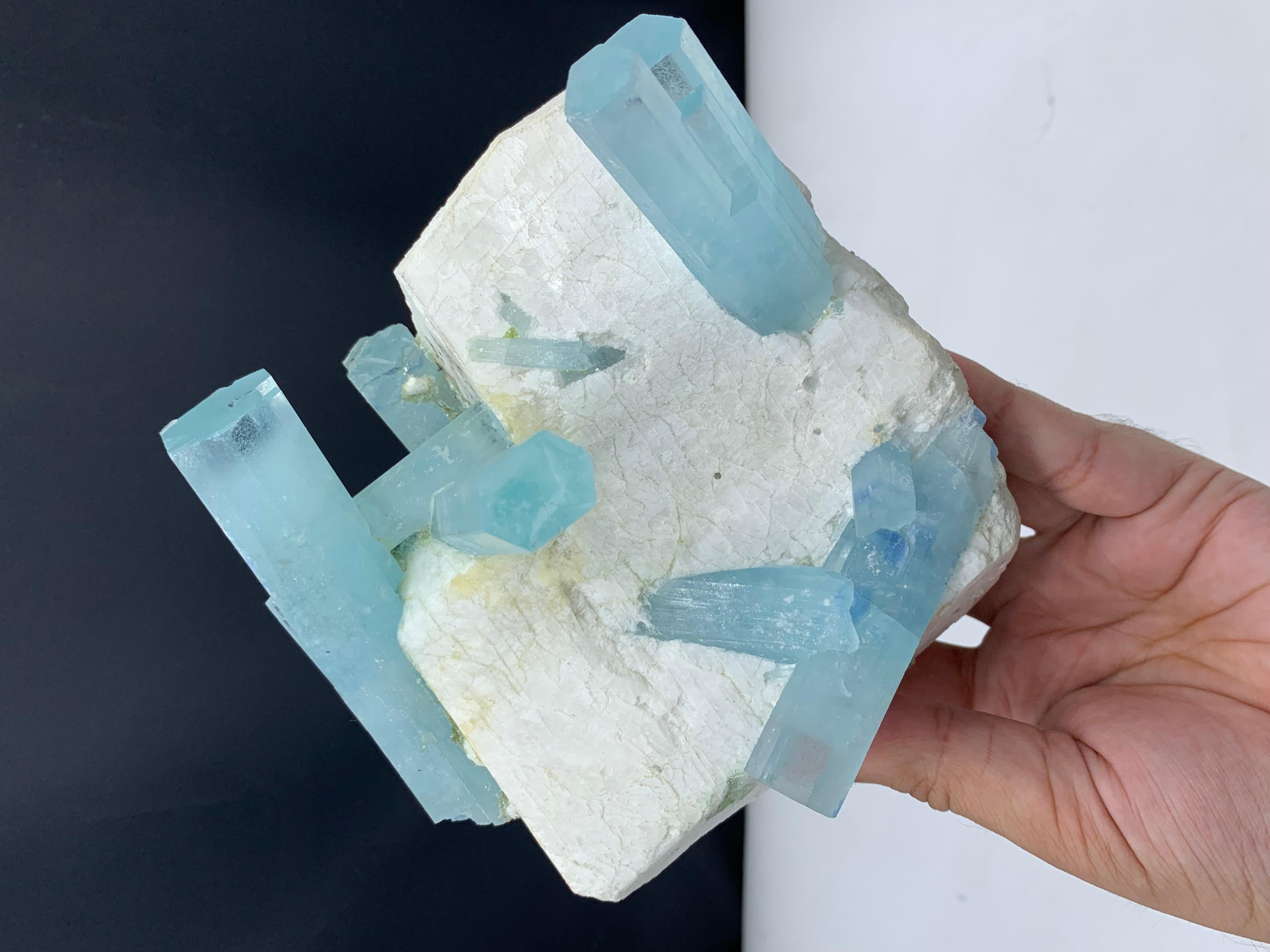 1 kg de cristaux d'aigue-marine massifs attachés au grand Feldspar du Pakistan en vente 5