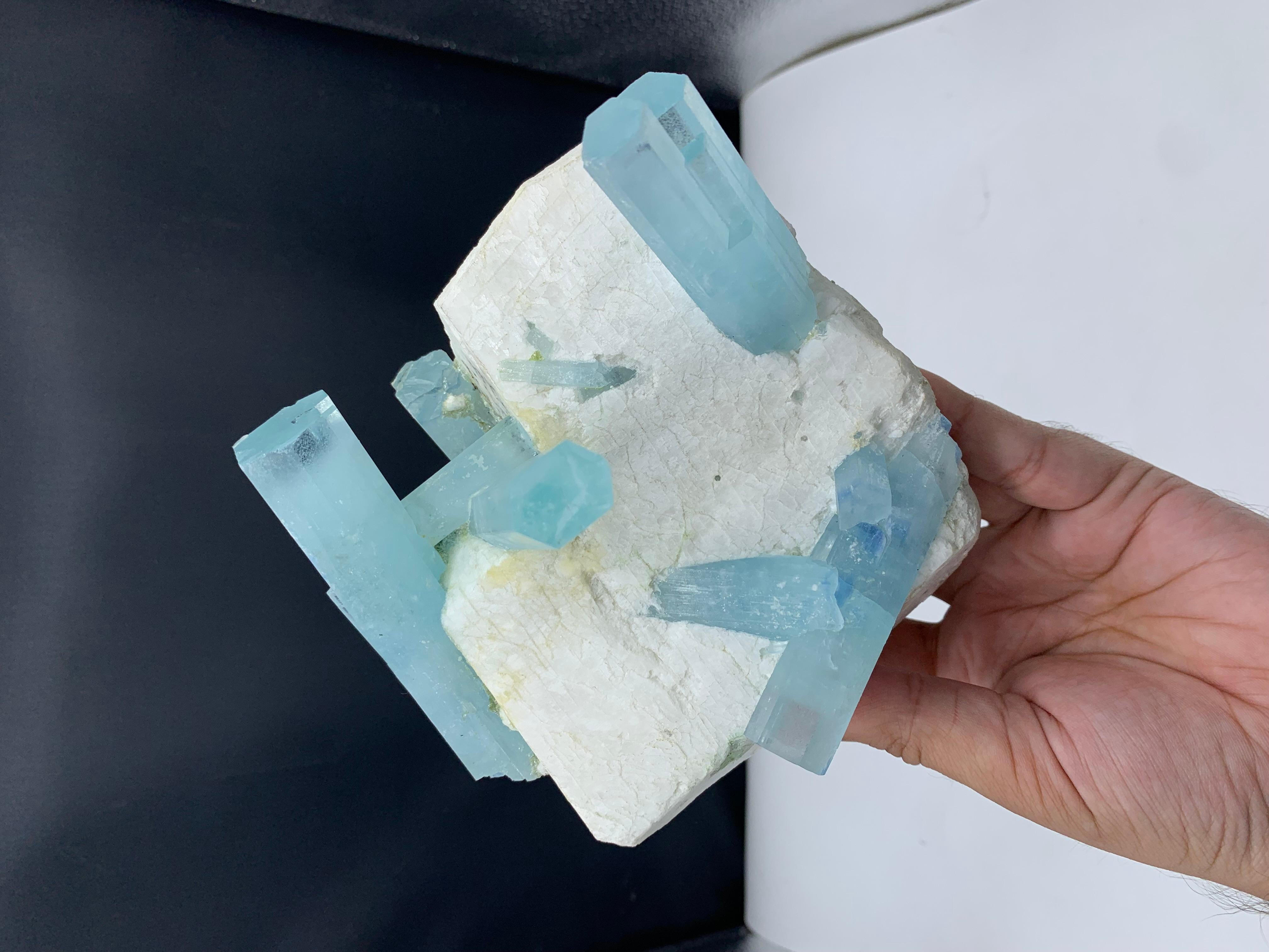 1 kg de cristaux d'aigue-marine massifs attachés au grand Feldspar du Pakistan en vente 6