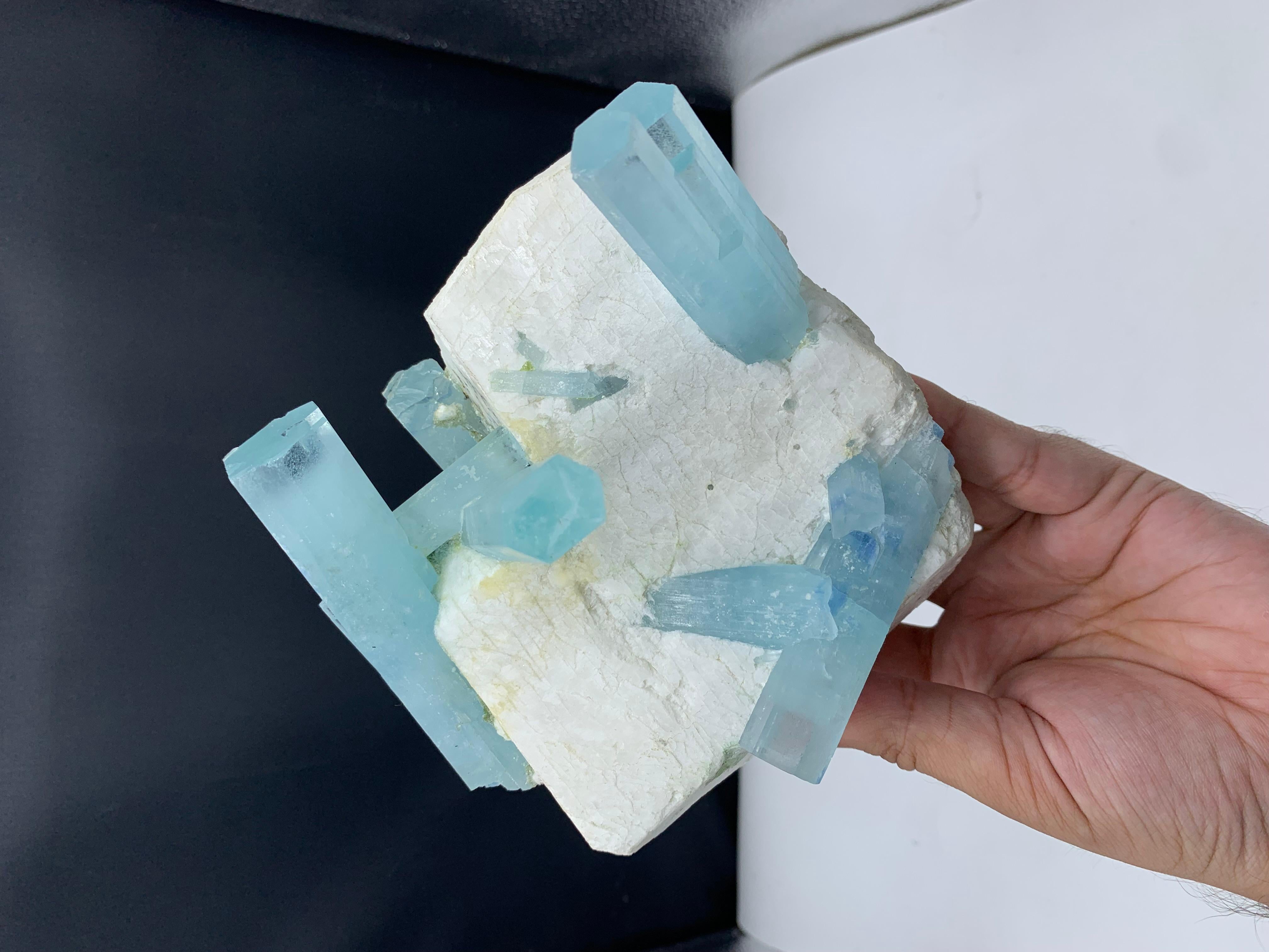 1 kg de cristaux d'aigue-marine massifs attachés au grand Feldspar du Pakistan en vente 7