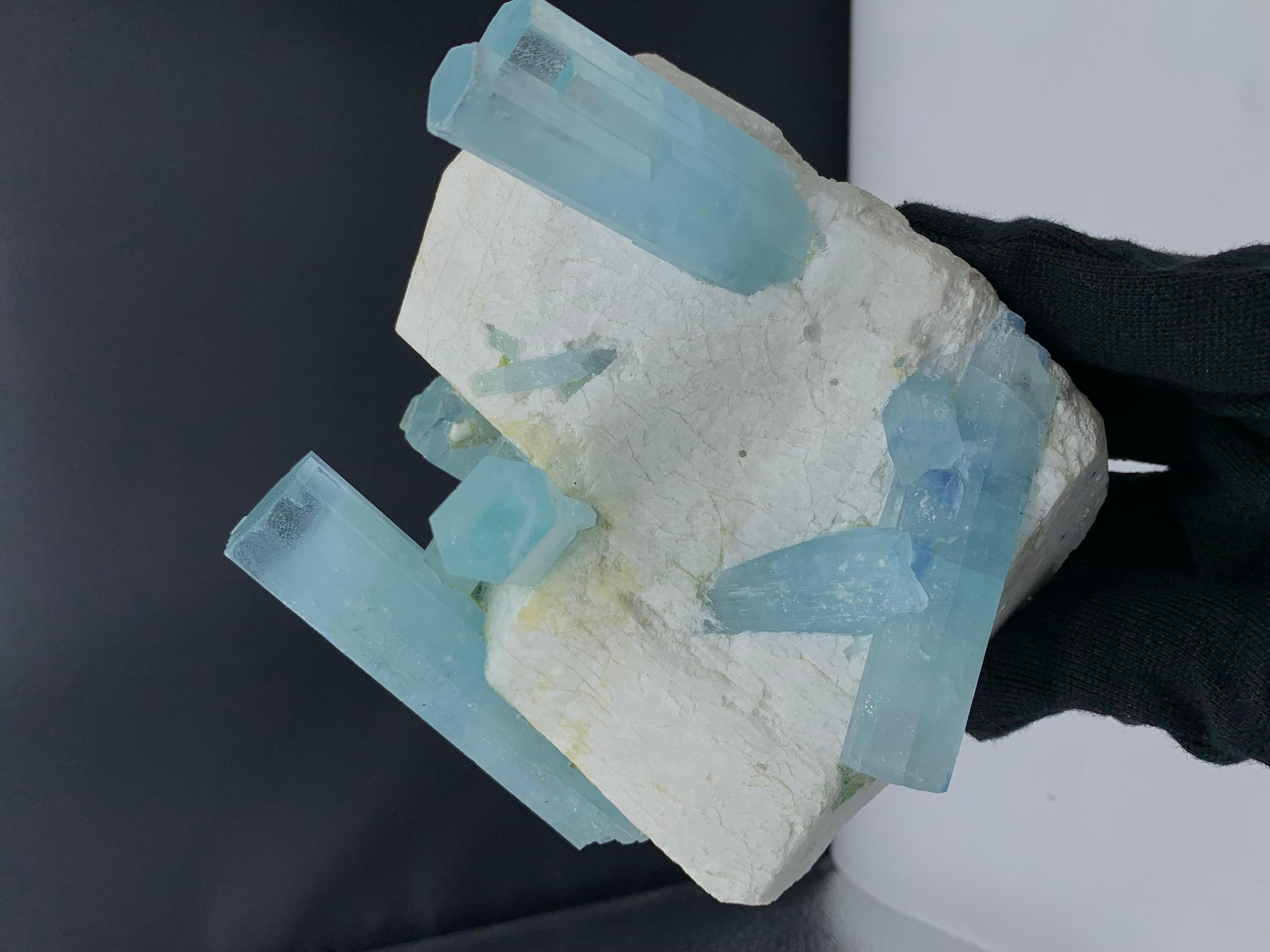 Style Adam 1 kg de cristaux d'aigue-marine massifs attachés au grand Feldspar du Pakistan en vente