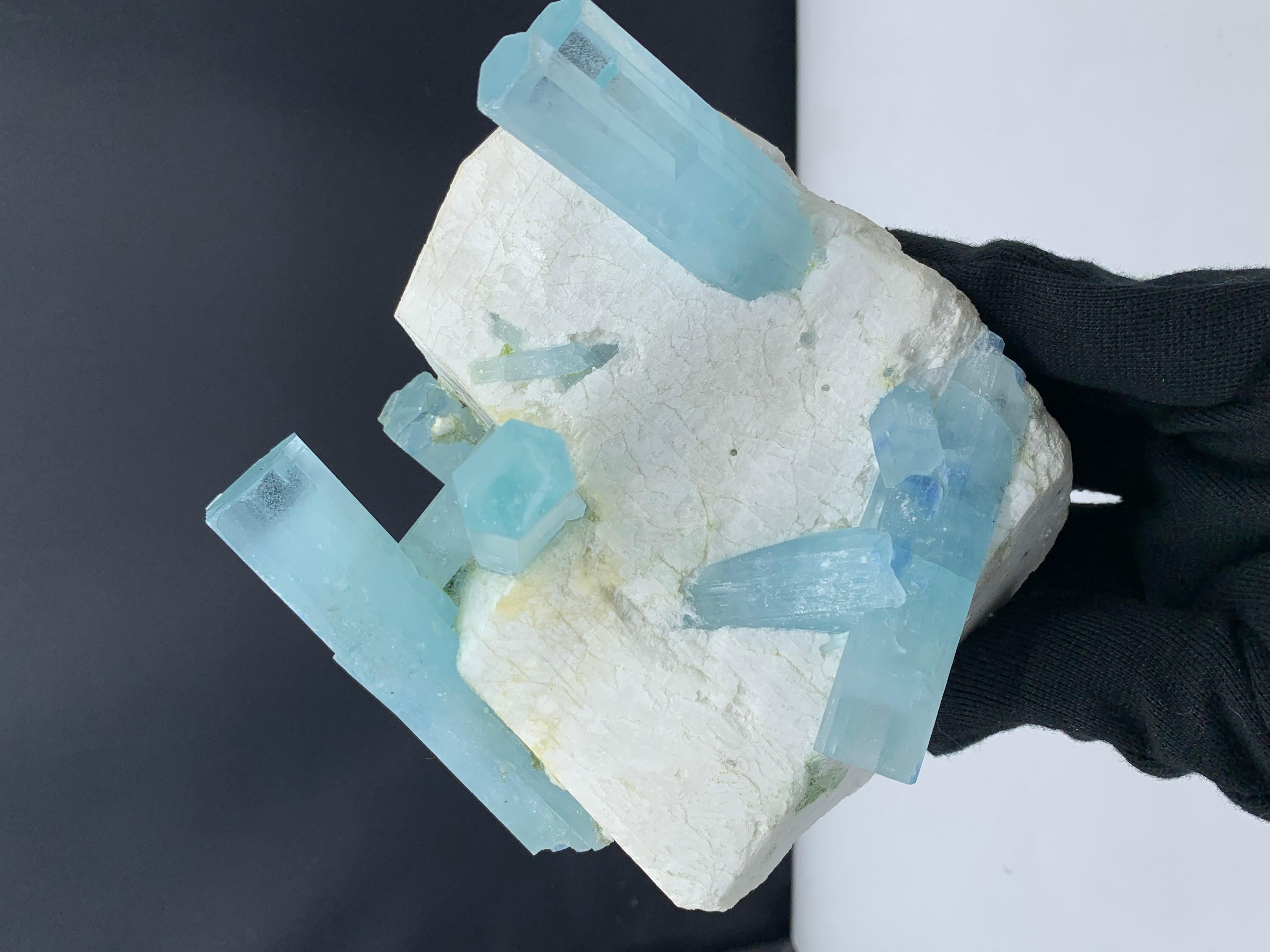 Autre 1 kg de cristaux d'aigue-marine massifs attachés au grand Feldspar du Pakistan en vente