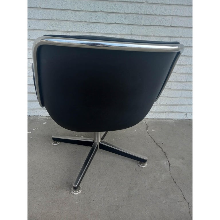 1 Knoll Pollock Executive Swivel Armchair Black Leather In Good Condition For Sale In Pasadena, TX