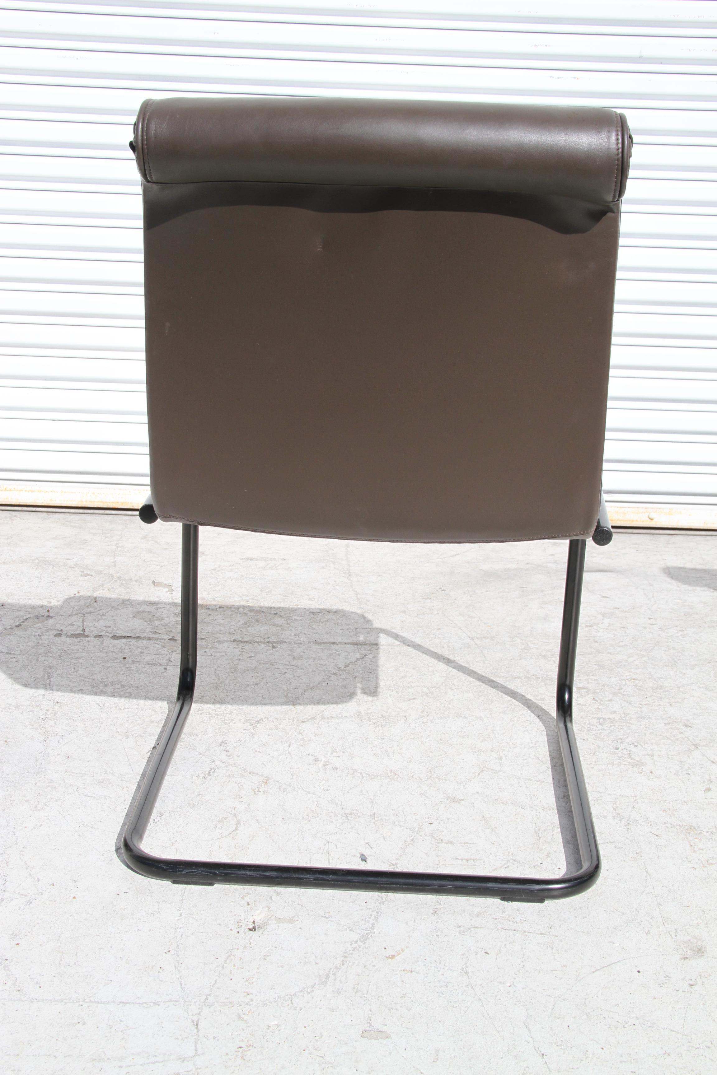 Chaise de conférence 1 Knoll Sapper Visitor Dining Base avec accoudoirs en vente 3