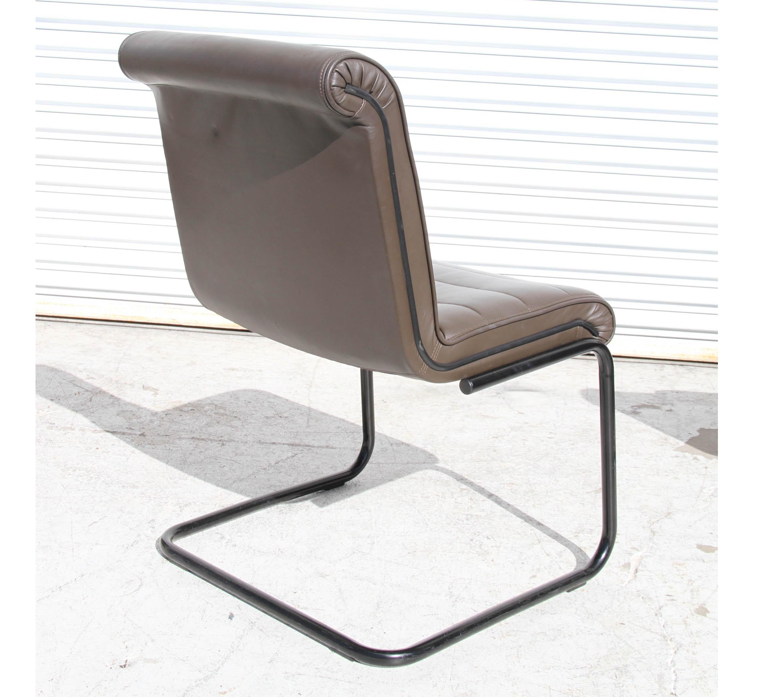 Européen Chaise de conférence 1 Knoll Sapper Visitor Dining Base avec accoudoirs en vente