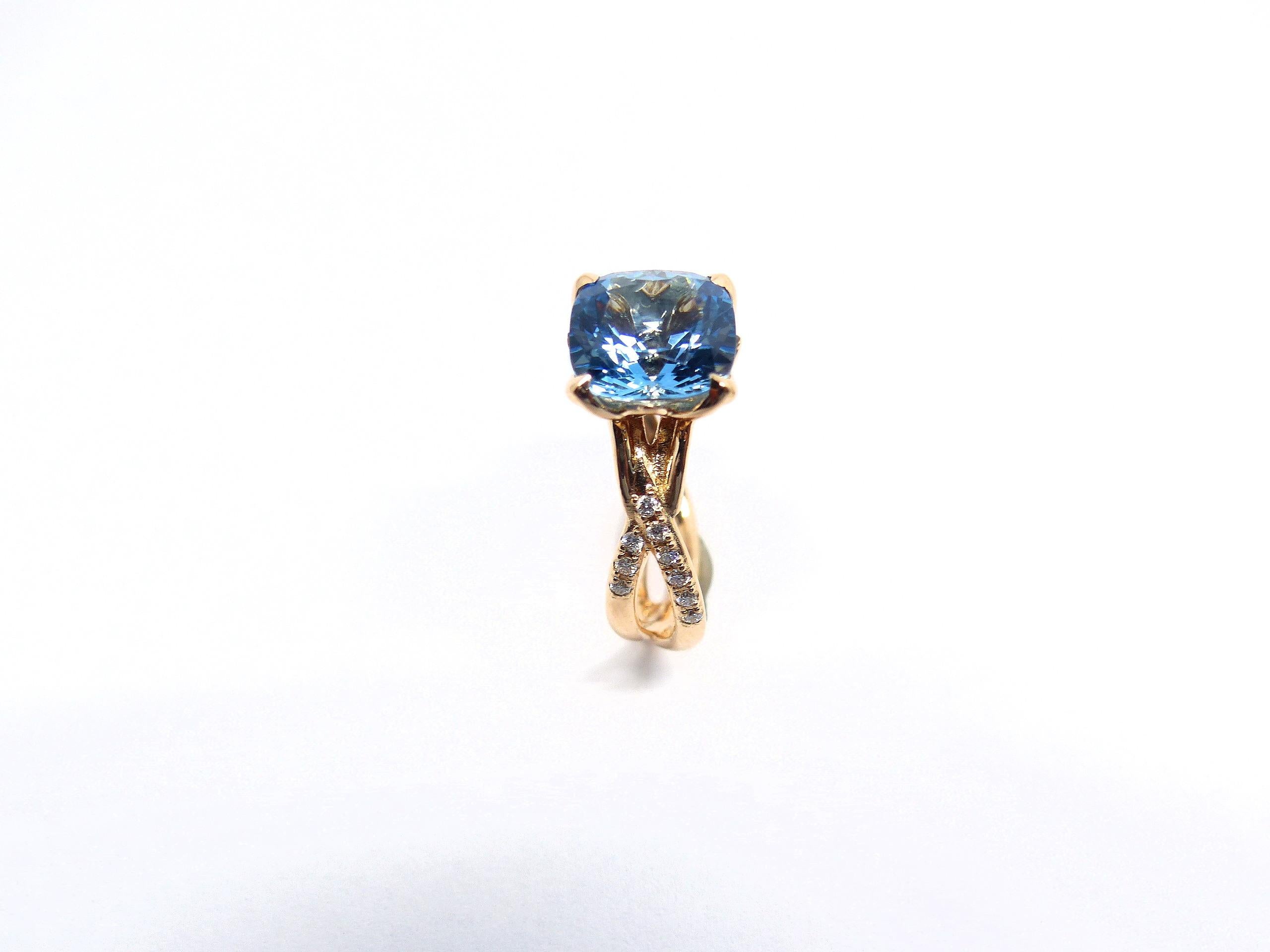 Ring in Rose Gold with 1 Aquamarine Cushion Shape 9x9mm and Diamonds. For Sale 1