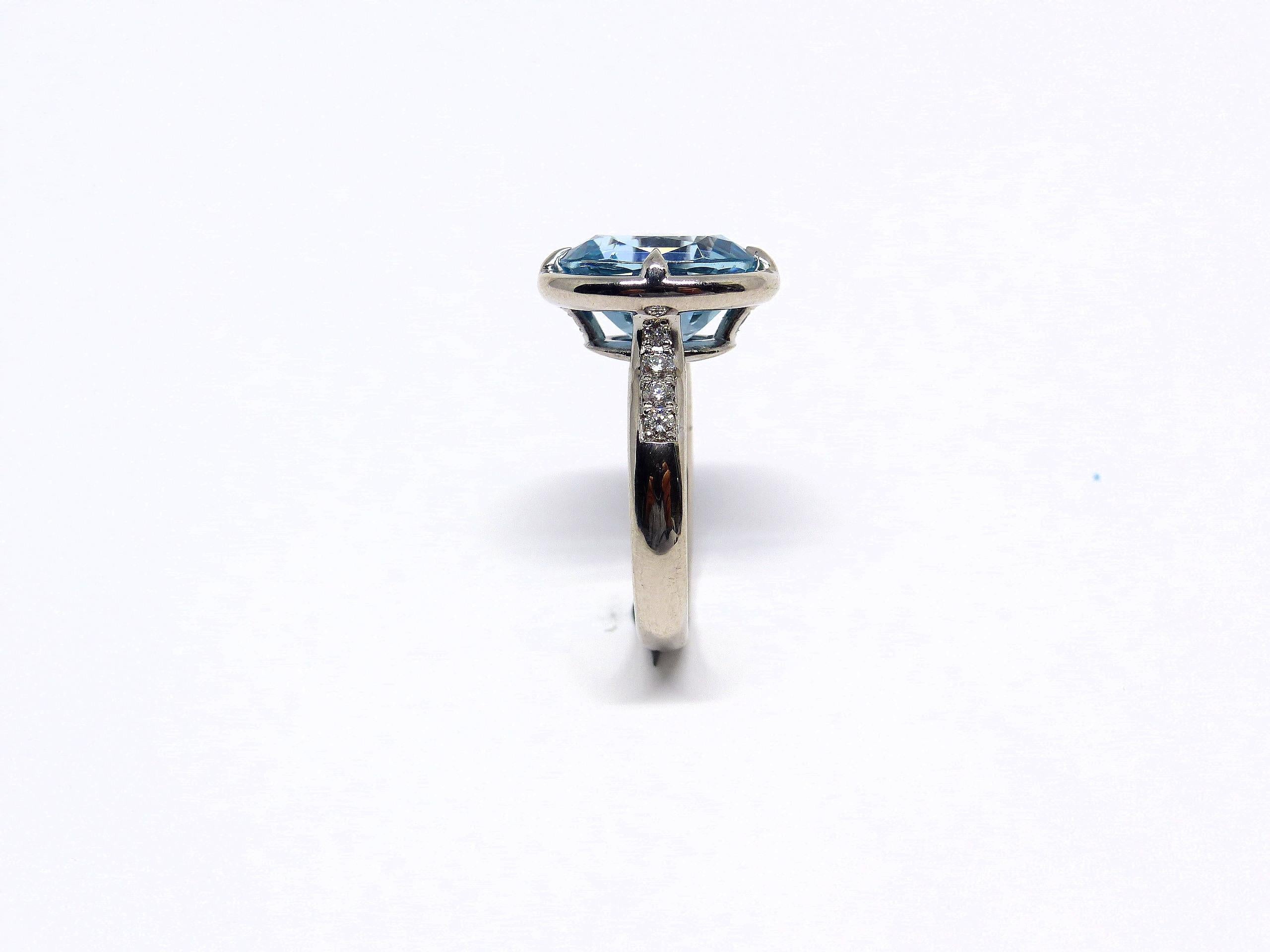 LEYSER 18k White Gold Ring with 1 Aquamarine (oval, 13x11mm) and Diamonds For Sale 2