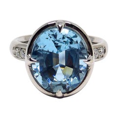 Ring in White Gold with 1 Aquamarine oval 13x11mm and Diamonds.
