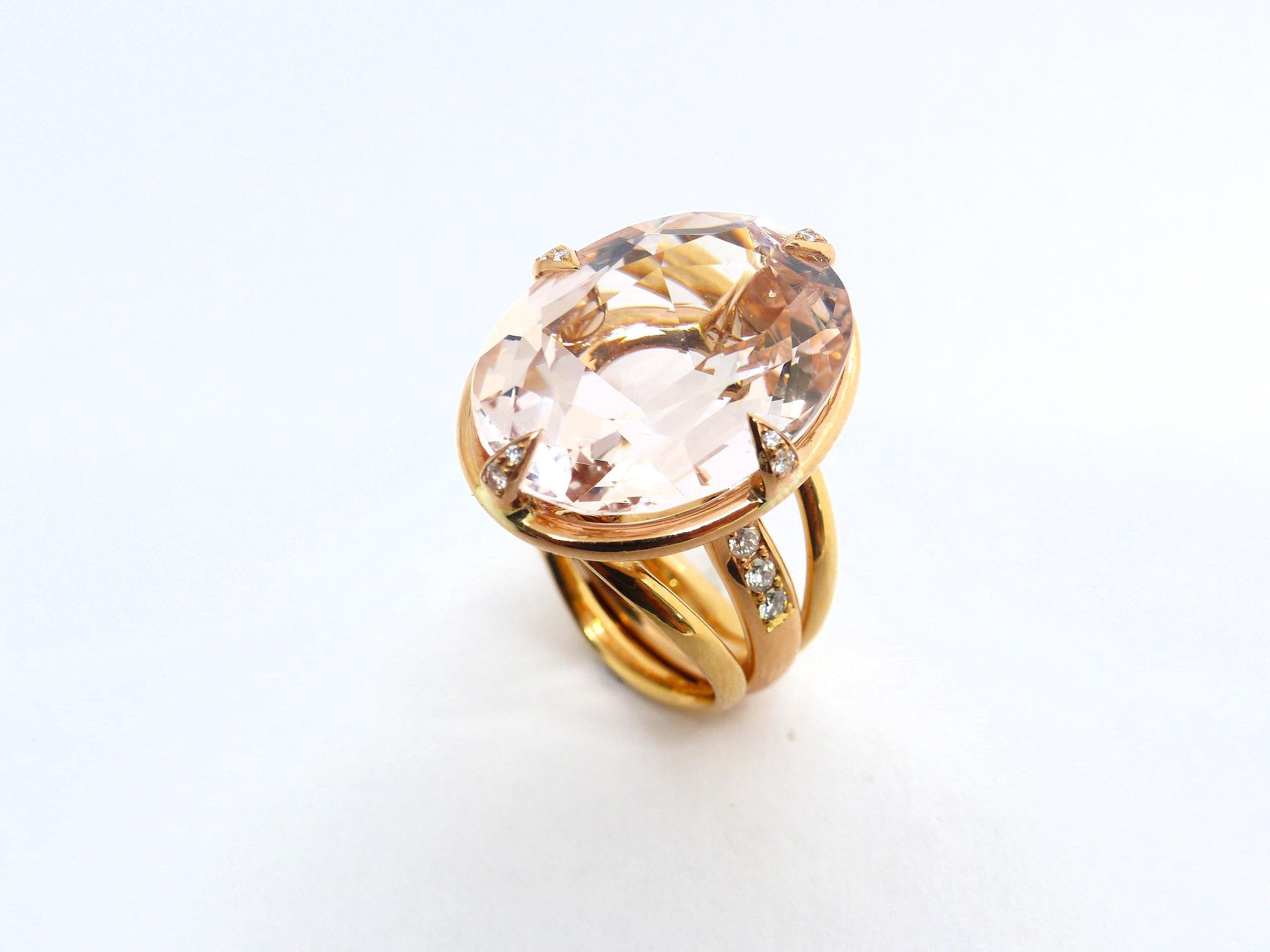 Women's or Men's Ring in Rose Gold with 1 Morganite oval 21x16mm and Diamonds  For Sale
