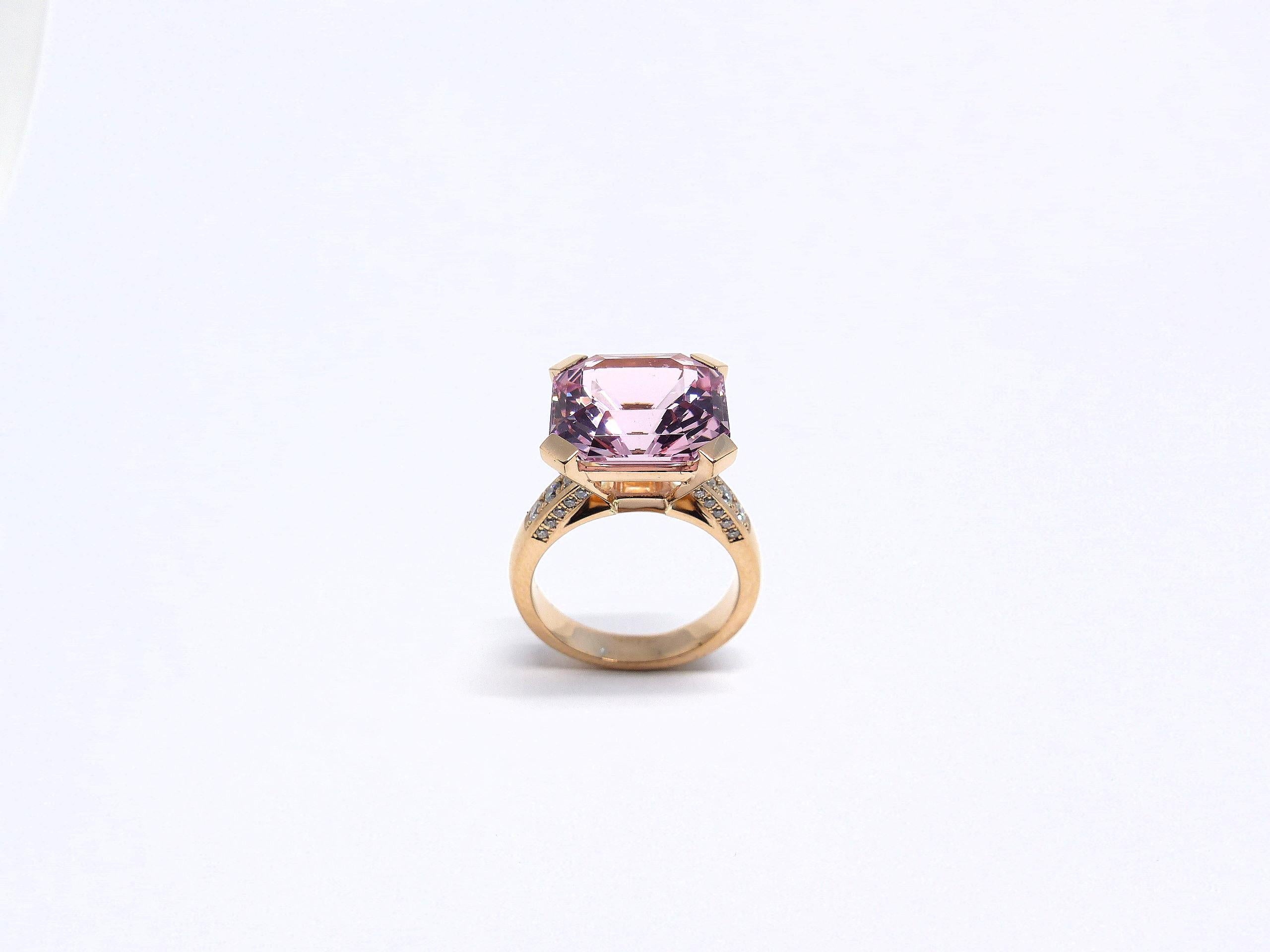 Contemporary Ring in Red Gold with 1 Morganite Octagon Shape and Diamonds. For Sale