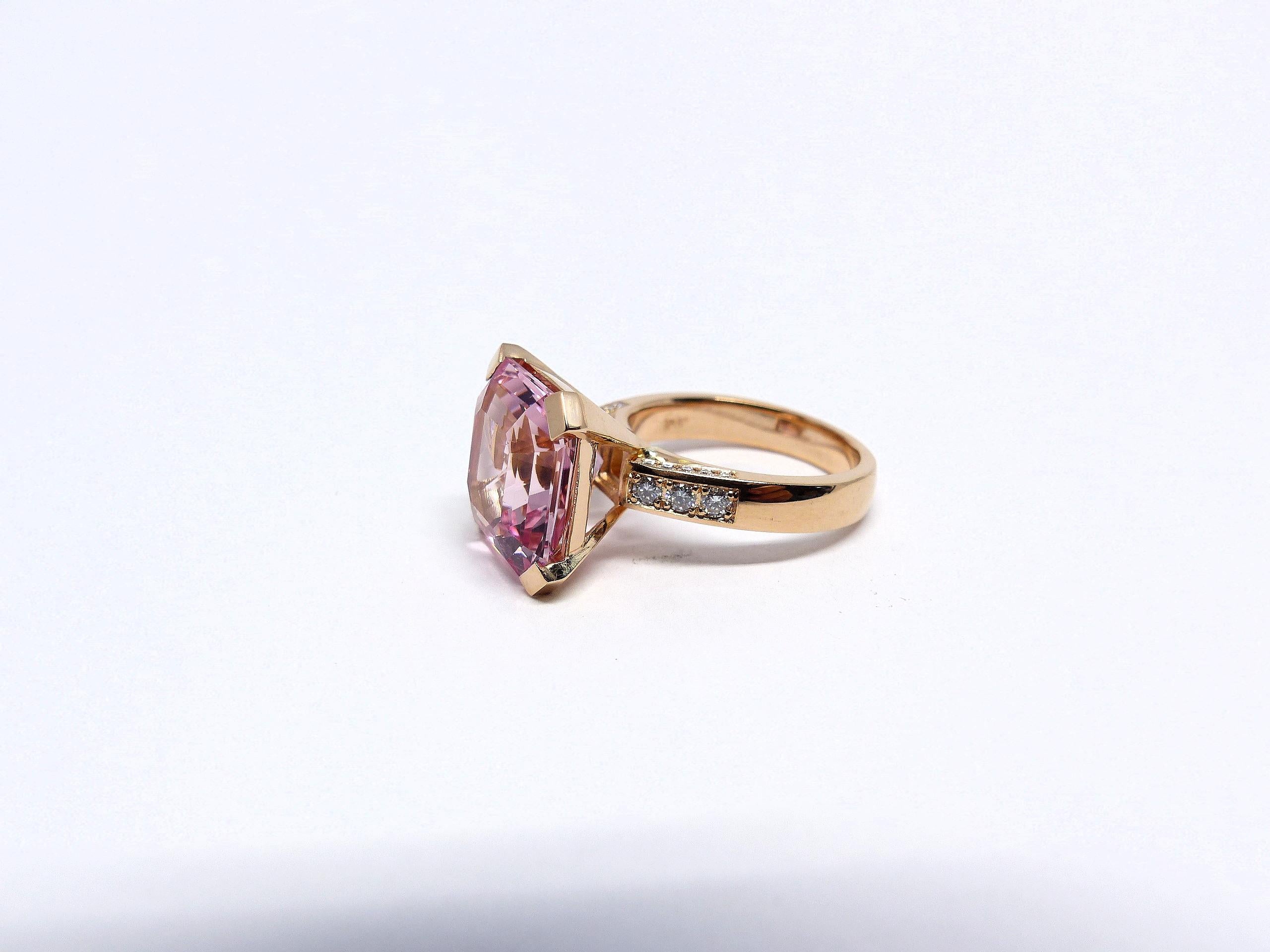 Radiant Cut Ring in Red Gold with 1 Morganite Octagon Shape and Diamonds. For Sale