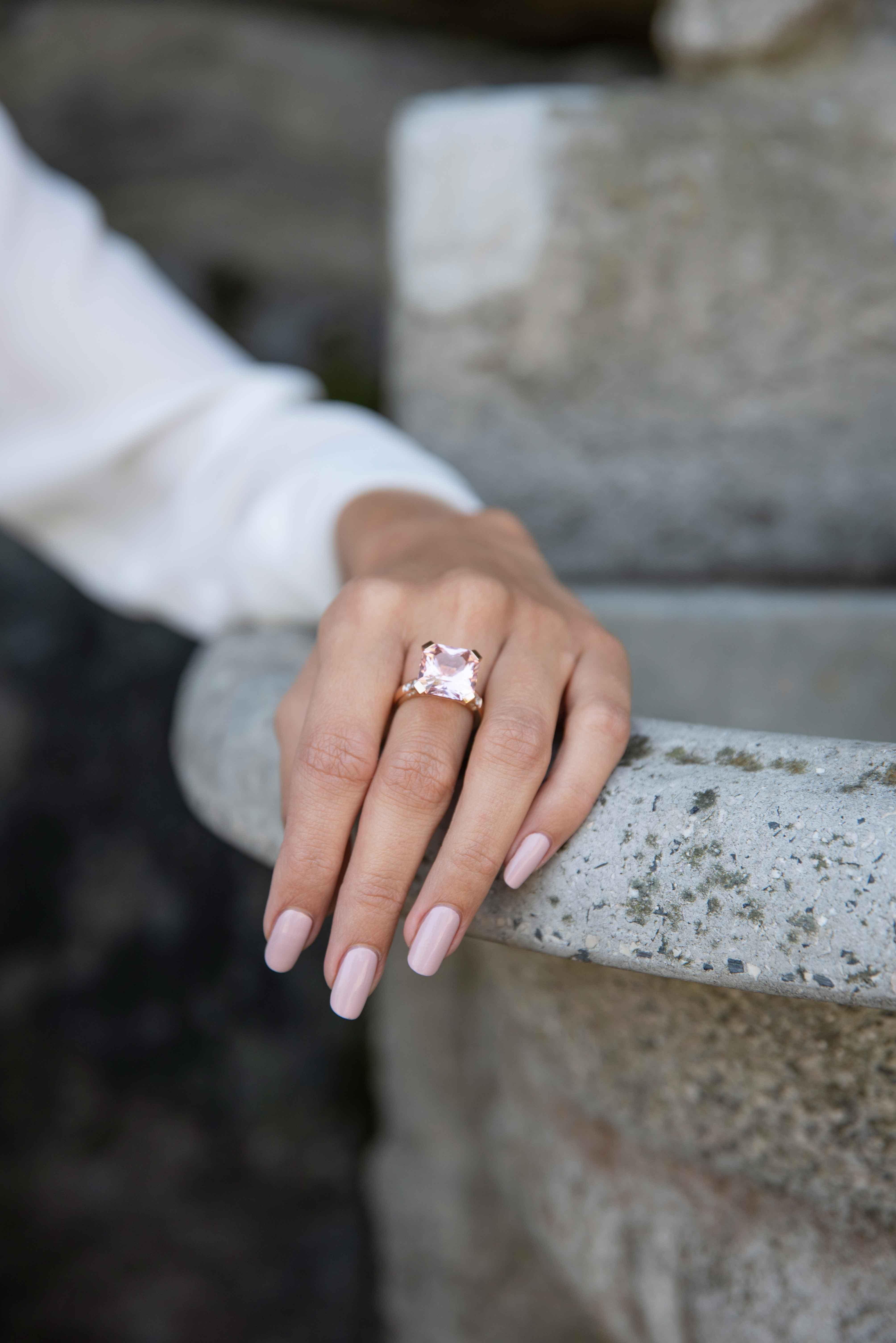 Radiant Cut Ring in Rose Gold with 1 Morganite, 8, 14ct., Asscher Cut with Diamonds.