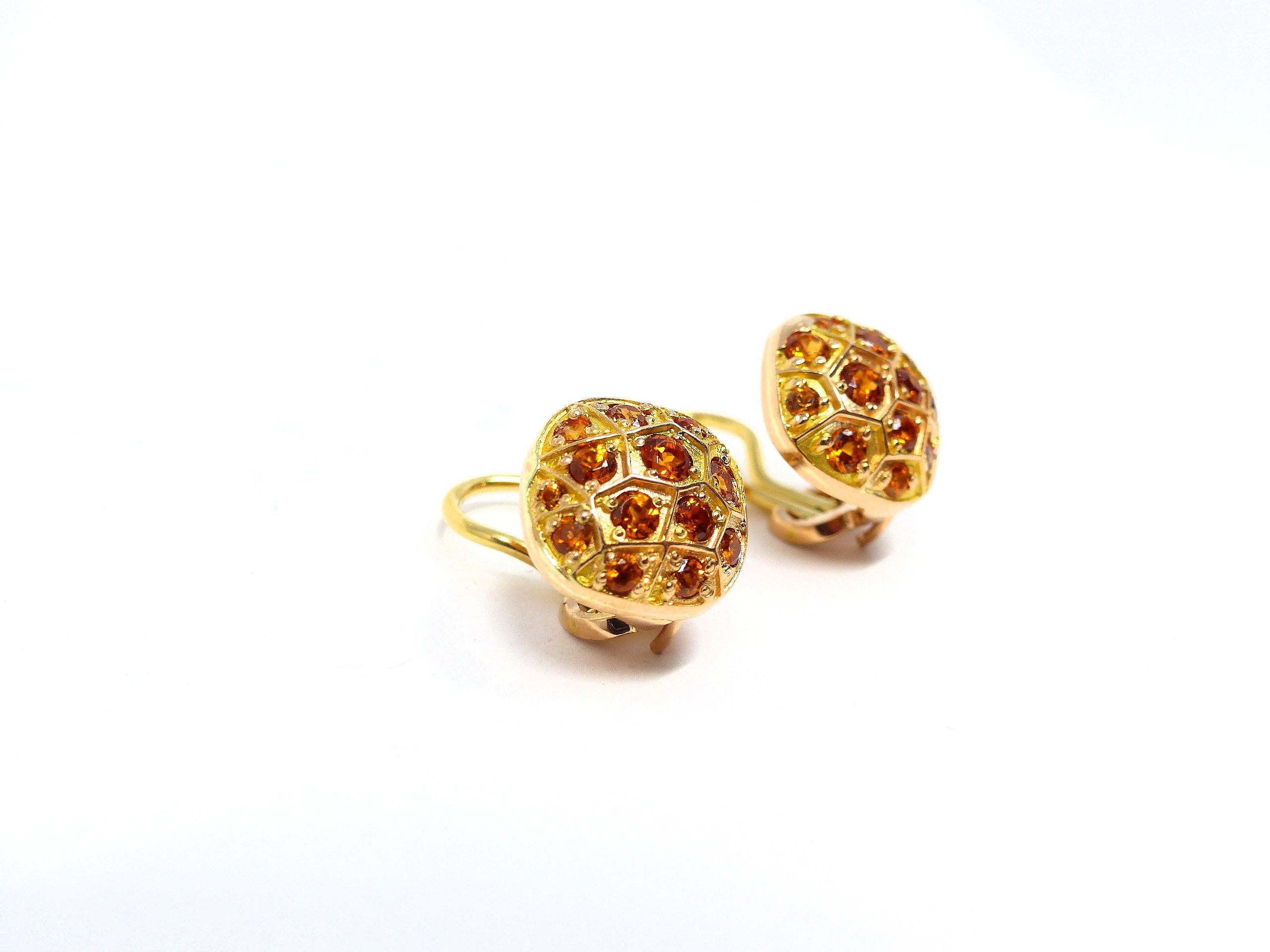 Round Cut Earrings in Red Gold with 26 Mandarine Garnets 1, 56ct..  For Sale