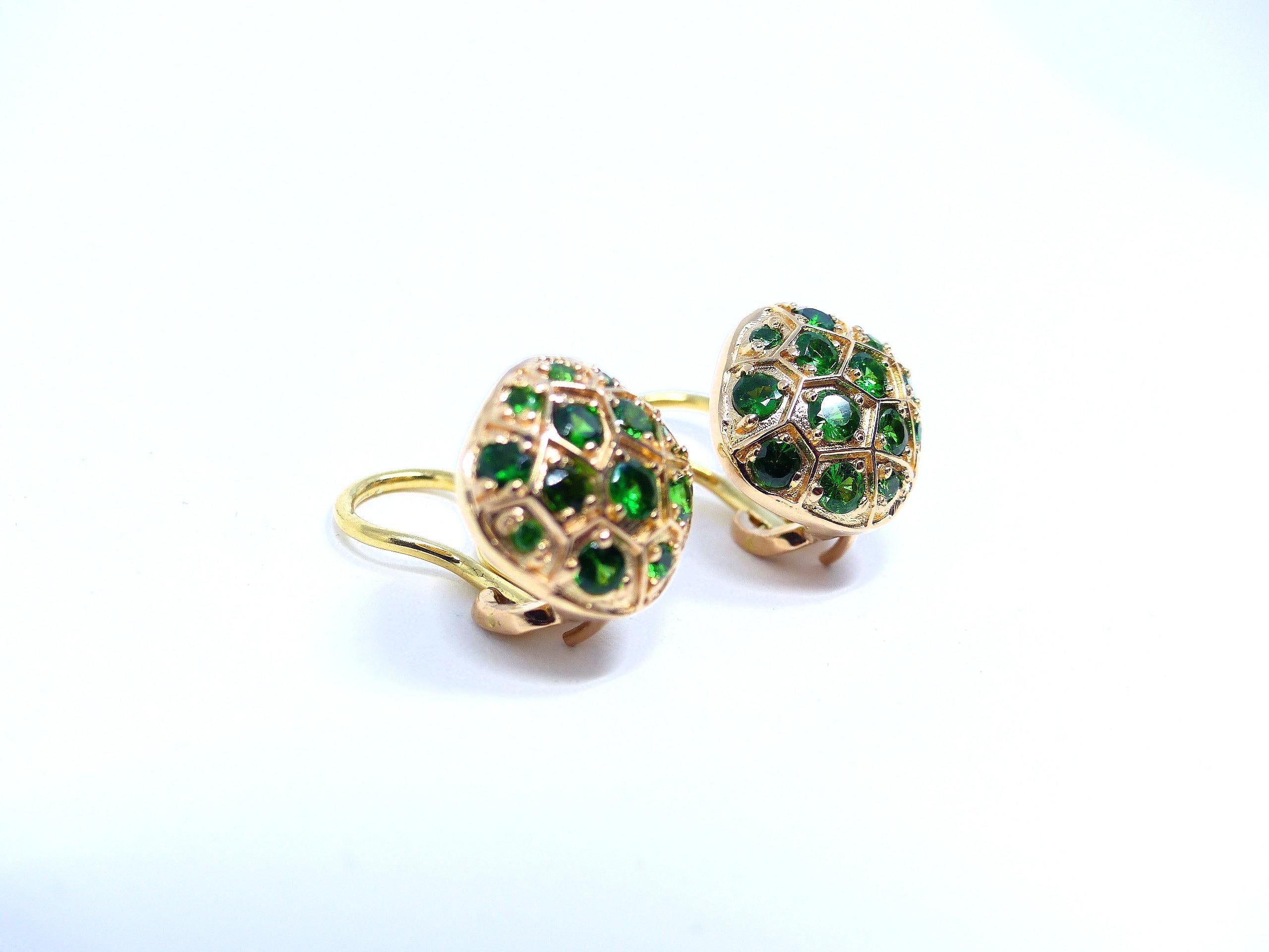 Thomas Leyser is renowned for his contemporary jewellery designs utilizing fine gemstones.

These 18k red gold (8.50g) pair of earrings are set with 26x fine Tsavorites in with intensiv green colour (round, 1.4-3mm, 1.56ct).

These gems are renowned