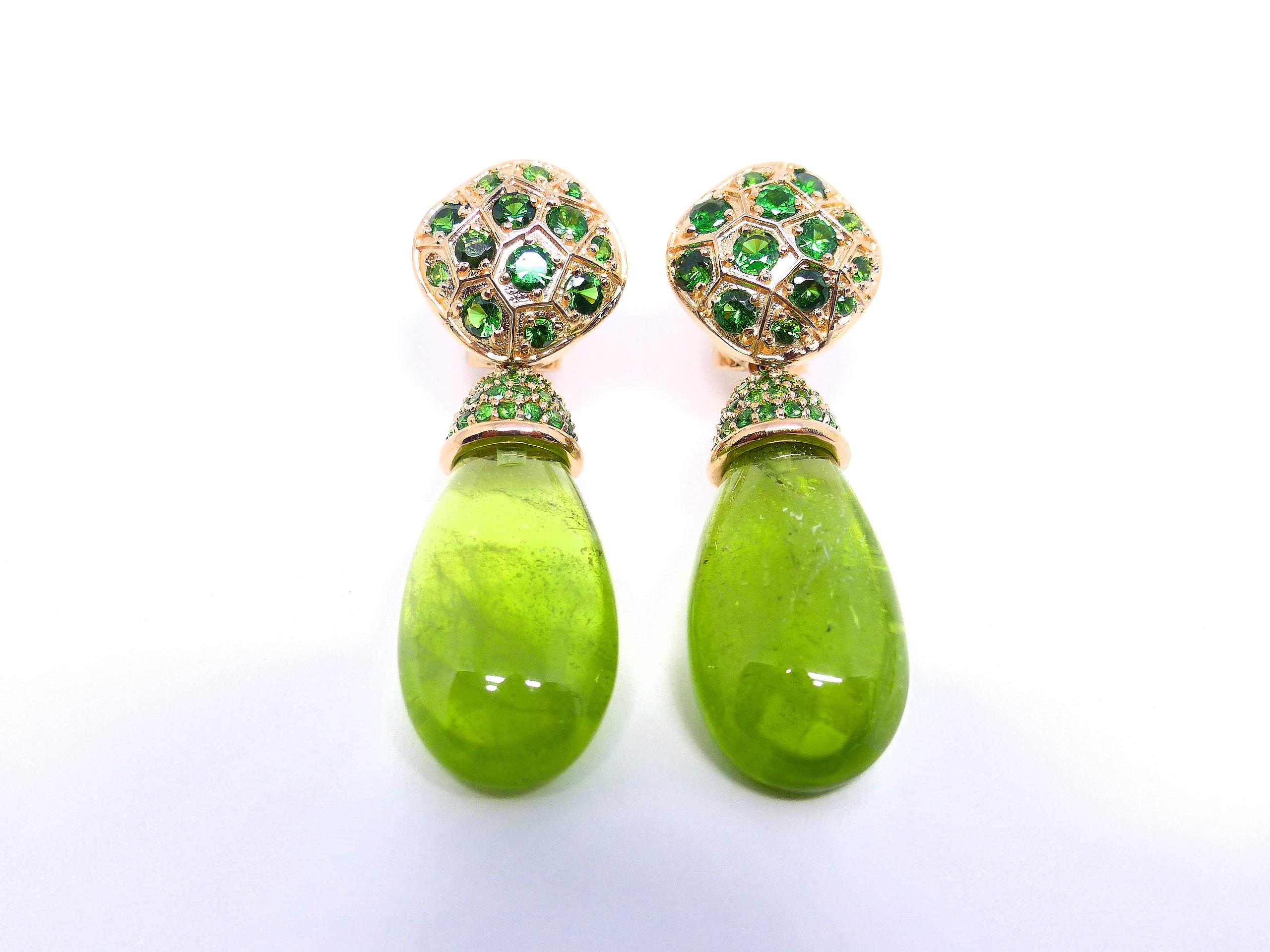 Contemporary Earrings in Red Gold with 26 Tsavorites 1, 56ct.. For Sale