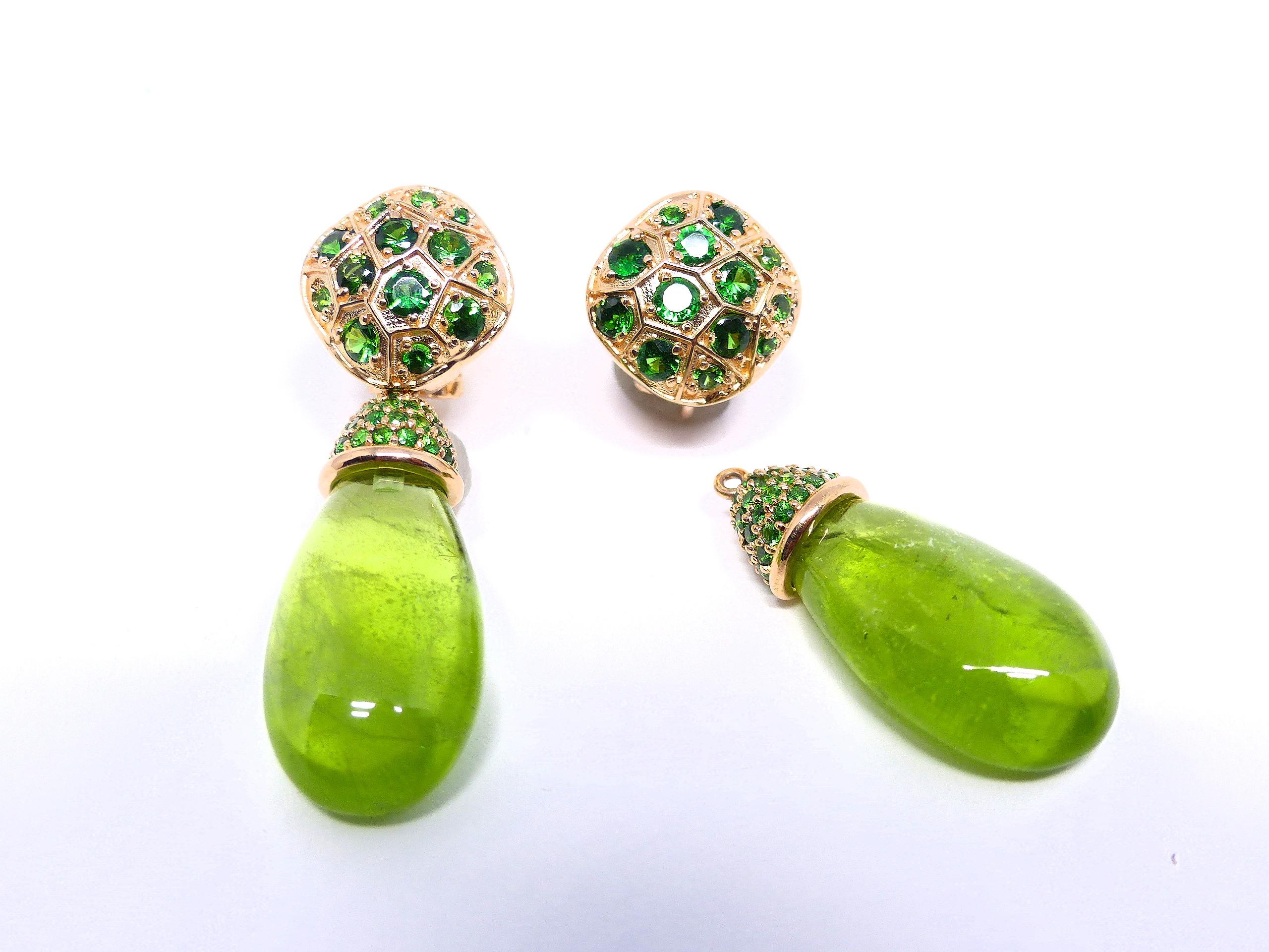Round Cut Earrings in Red Gold with 26 Tsavorites 1, 56ct.. For Sale