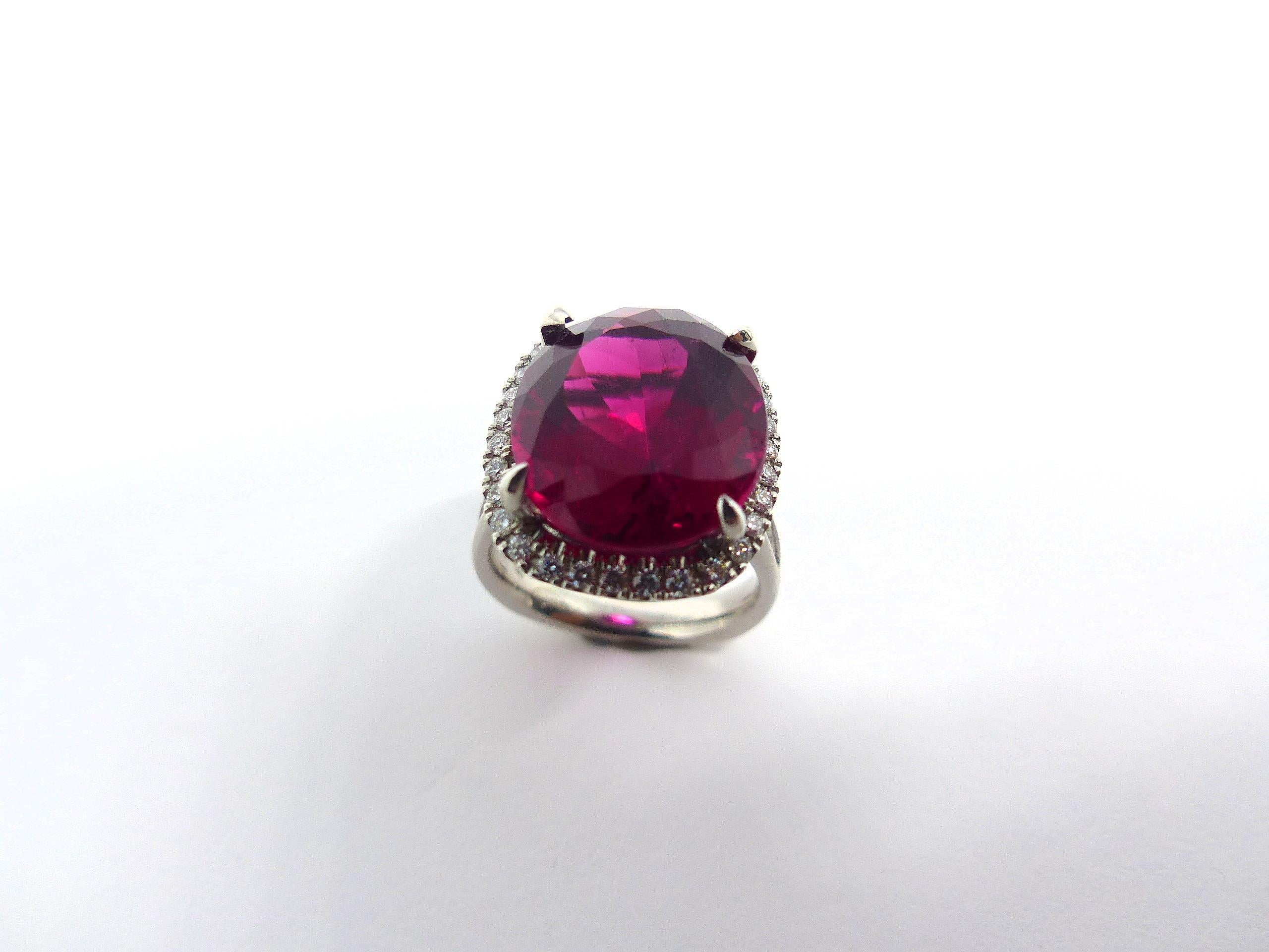 Contemporary Ring in White Gold with 1 Rubellite 12, 90ct. and 42 Diamonds 0, 55ct.. For Sale
